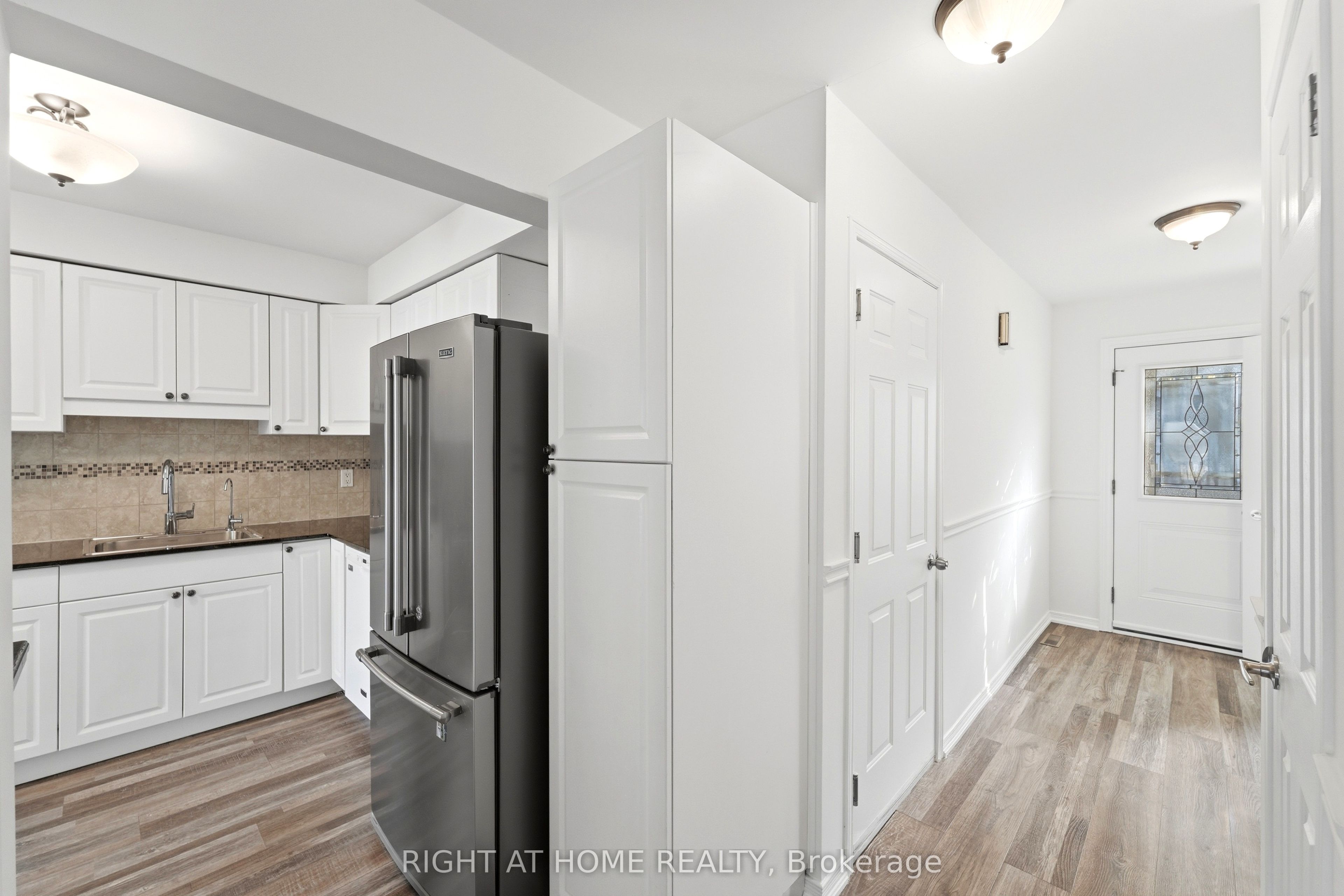 591 Eighth E 13 Property Photo 16