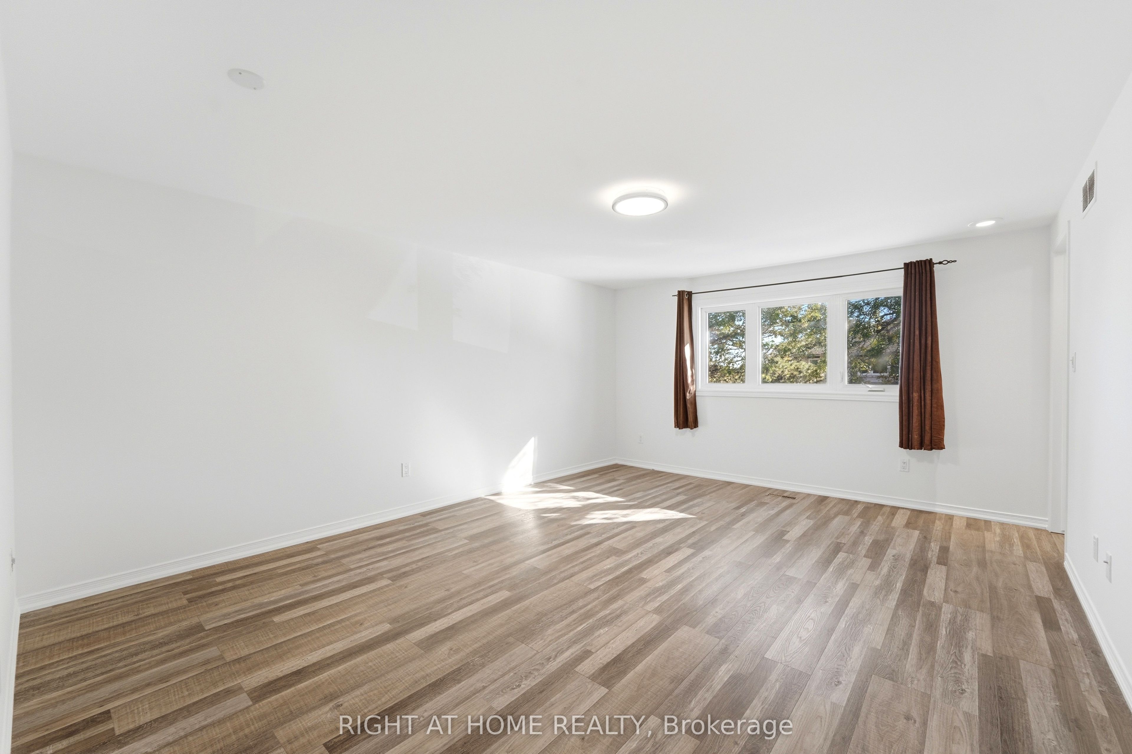 591 Eighth E 13 Property Photo 20