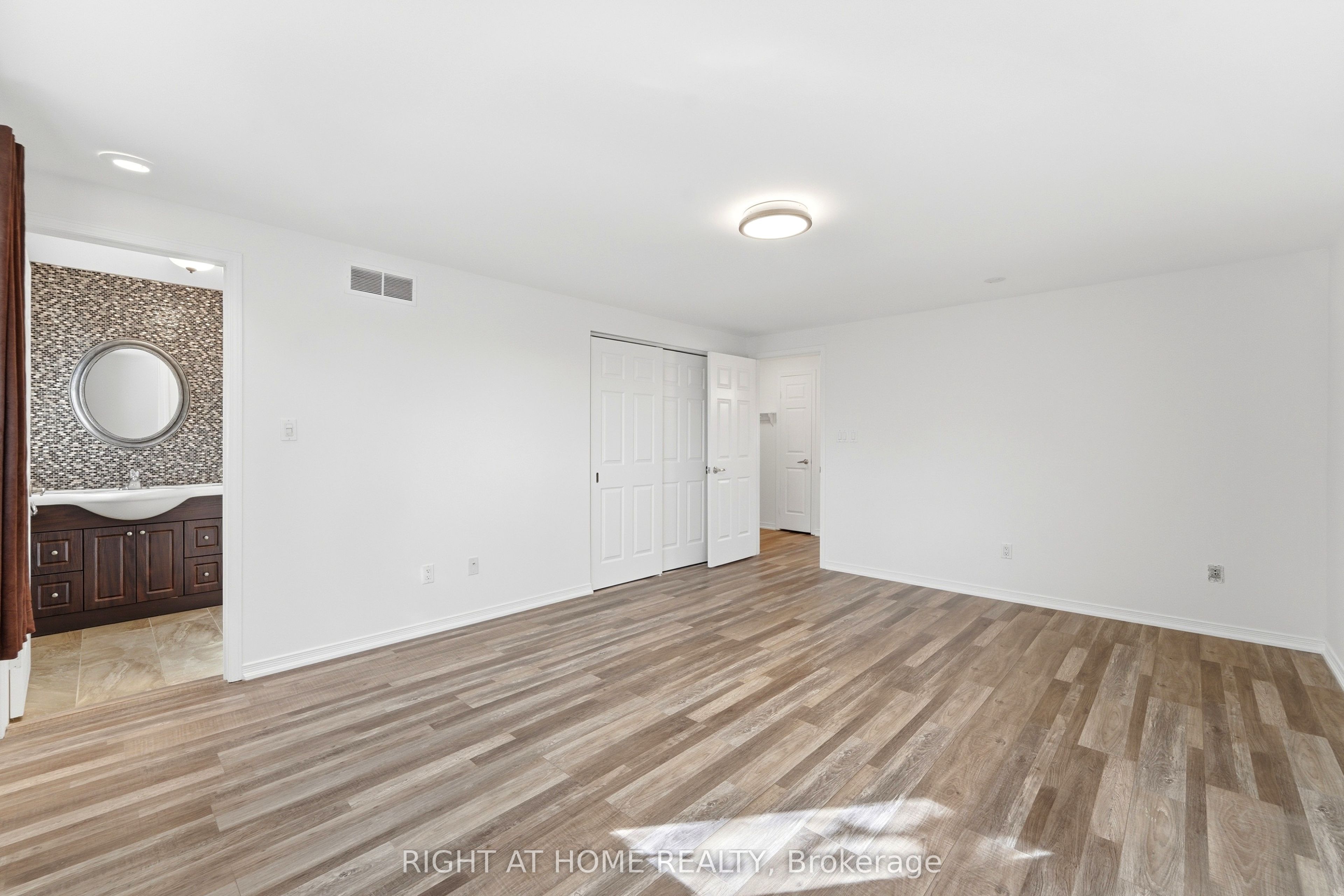 591 Eighth E 13 Property Photo 22