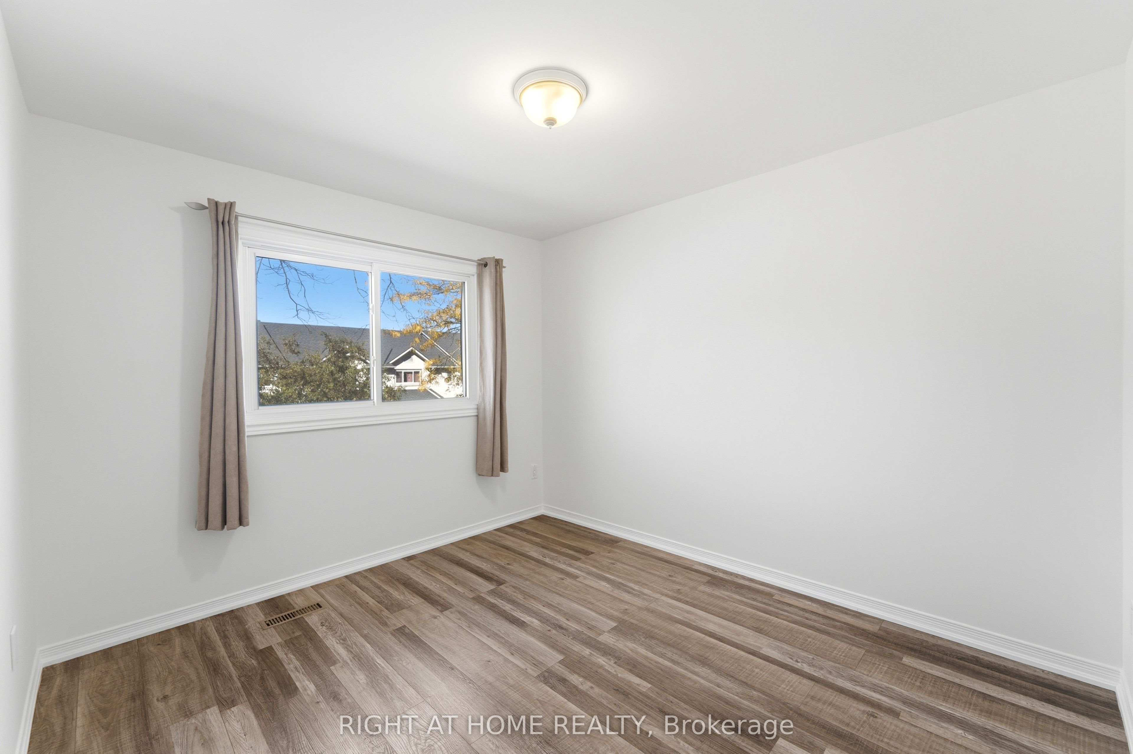 591 Eighth E 13 Property Photo 26