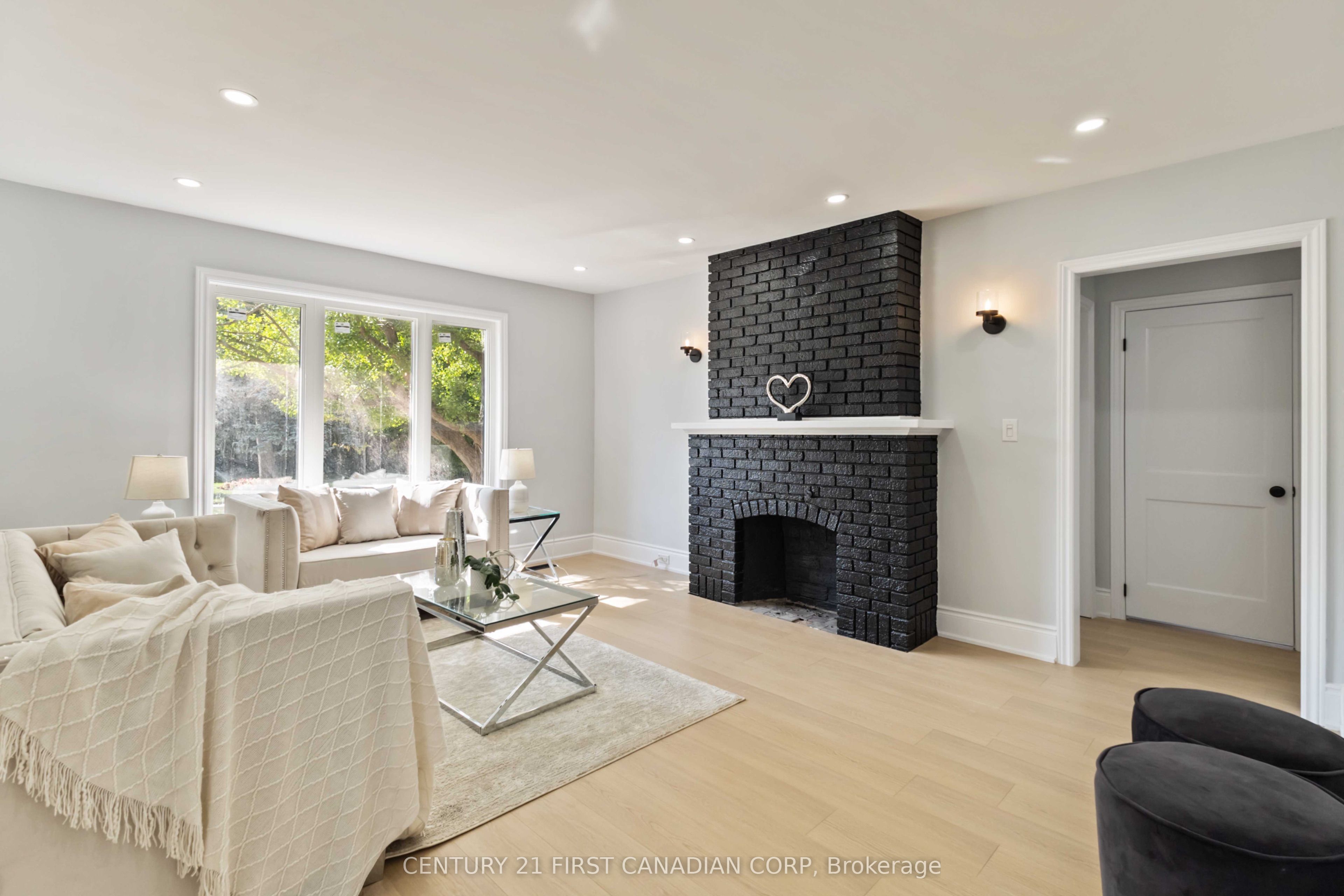 122 Windsor Crescent Main Property Photo 4