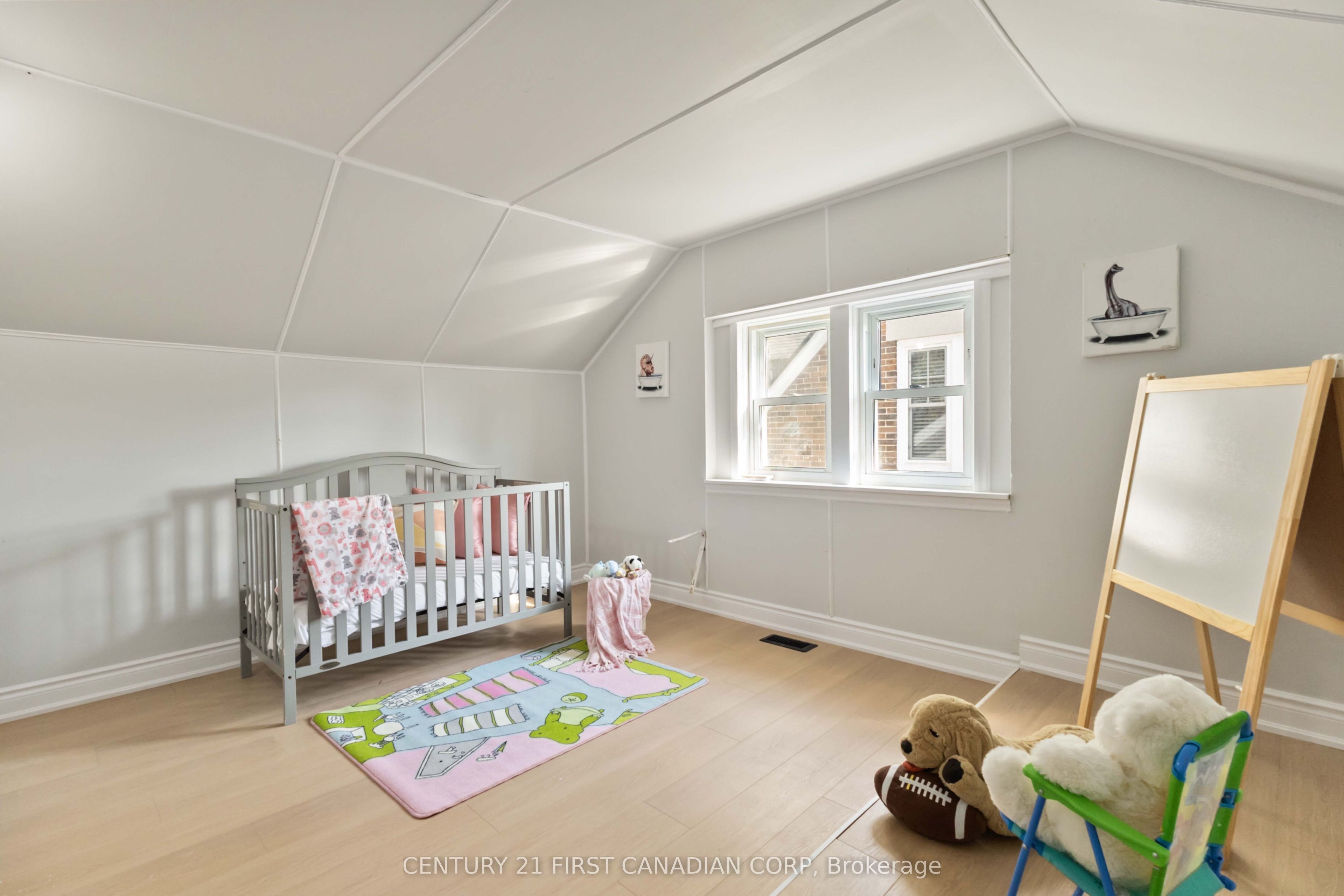 122 Windsor Crescent Main Property Photo 17