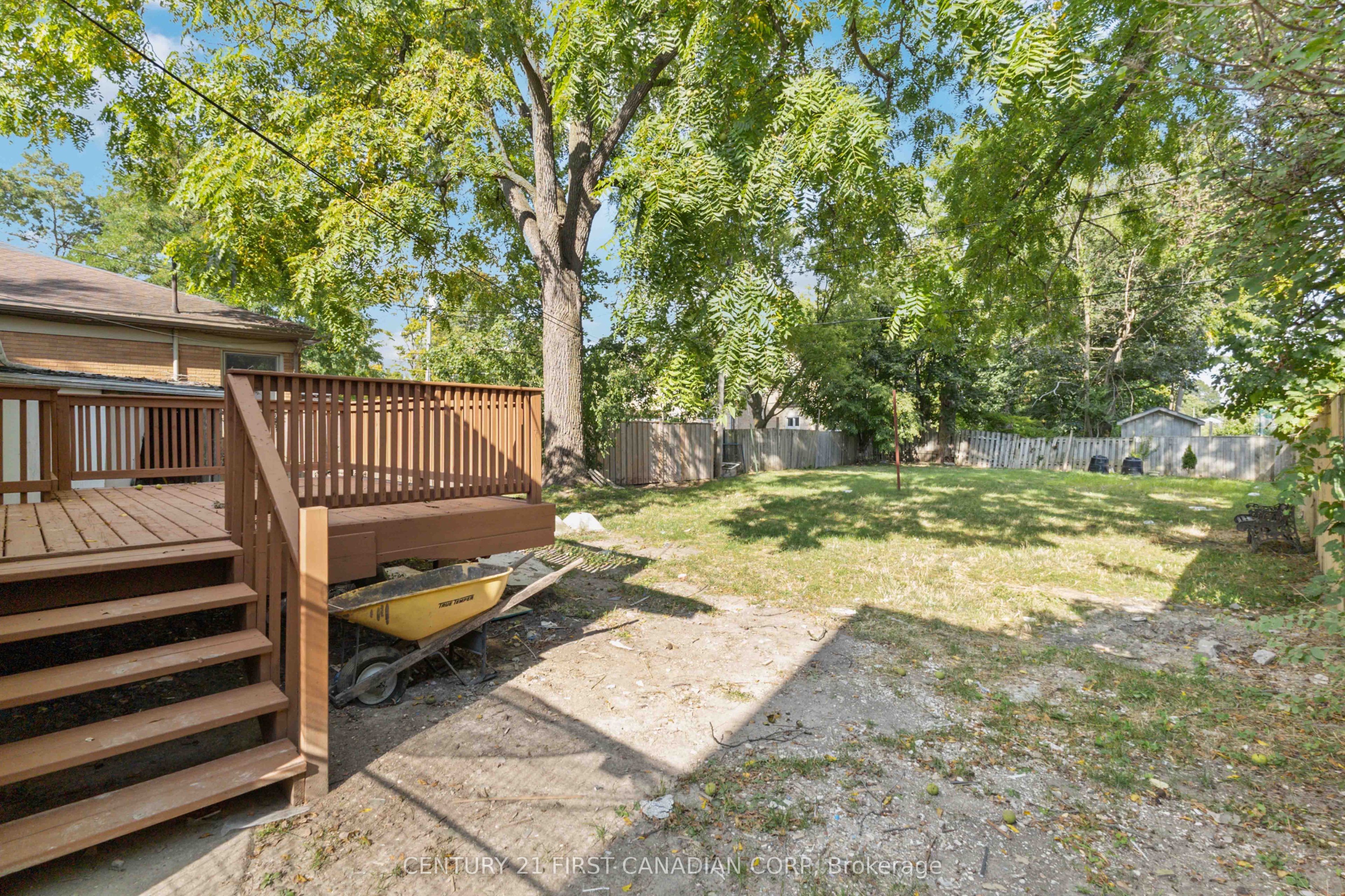122 Windsor Crescent Main Property Photo 18