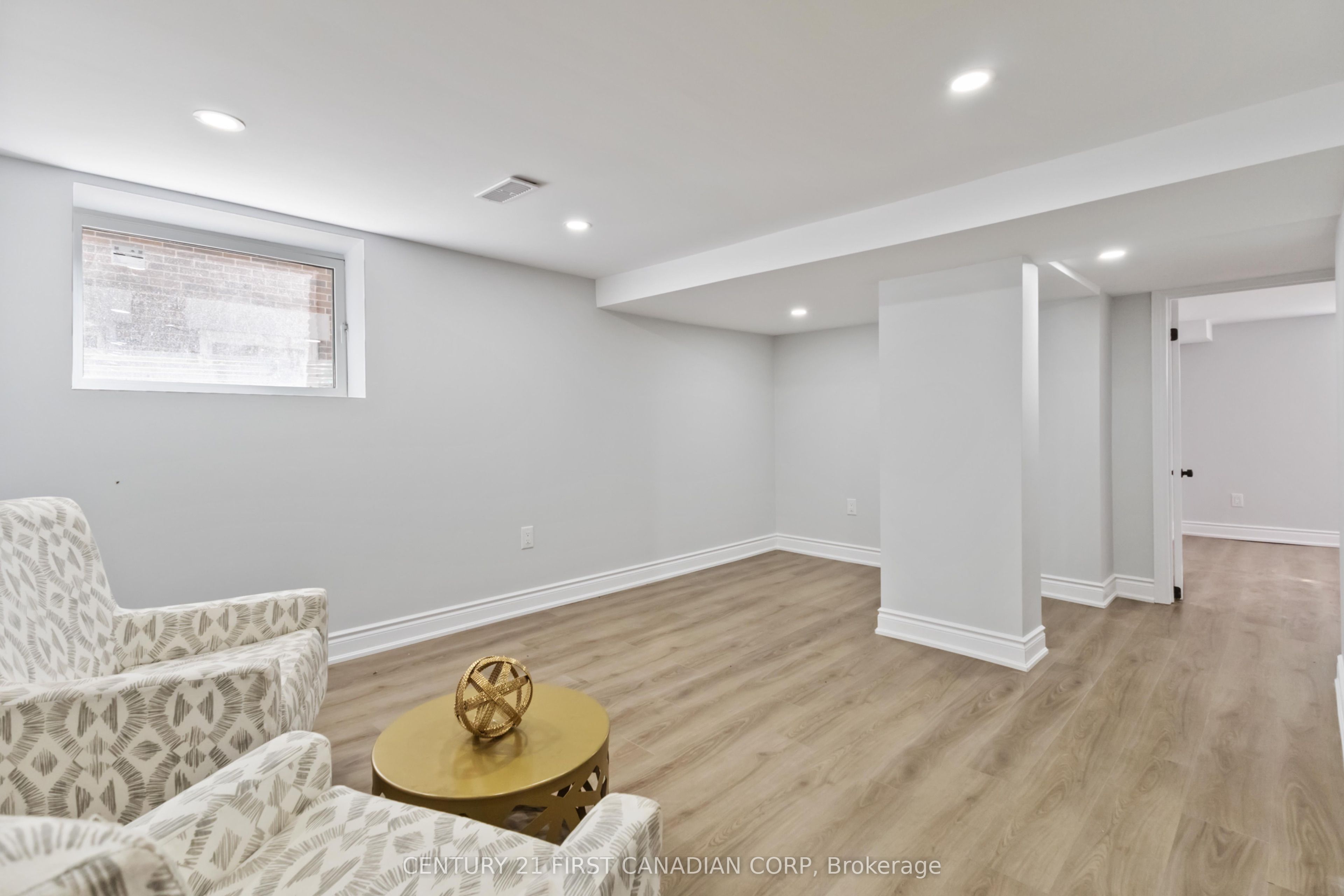 122 Windsor Crescent Main Property Photo 24