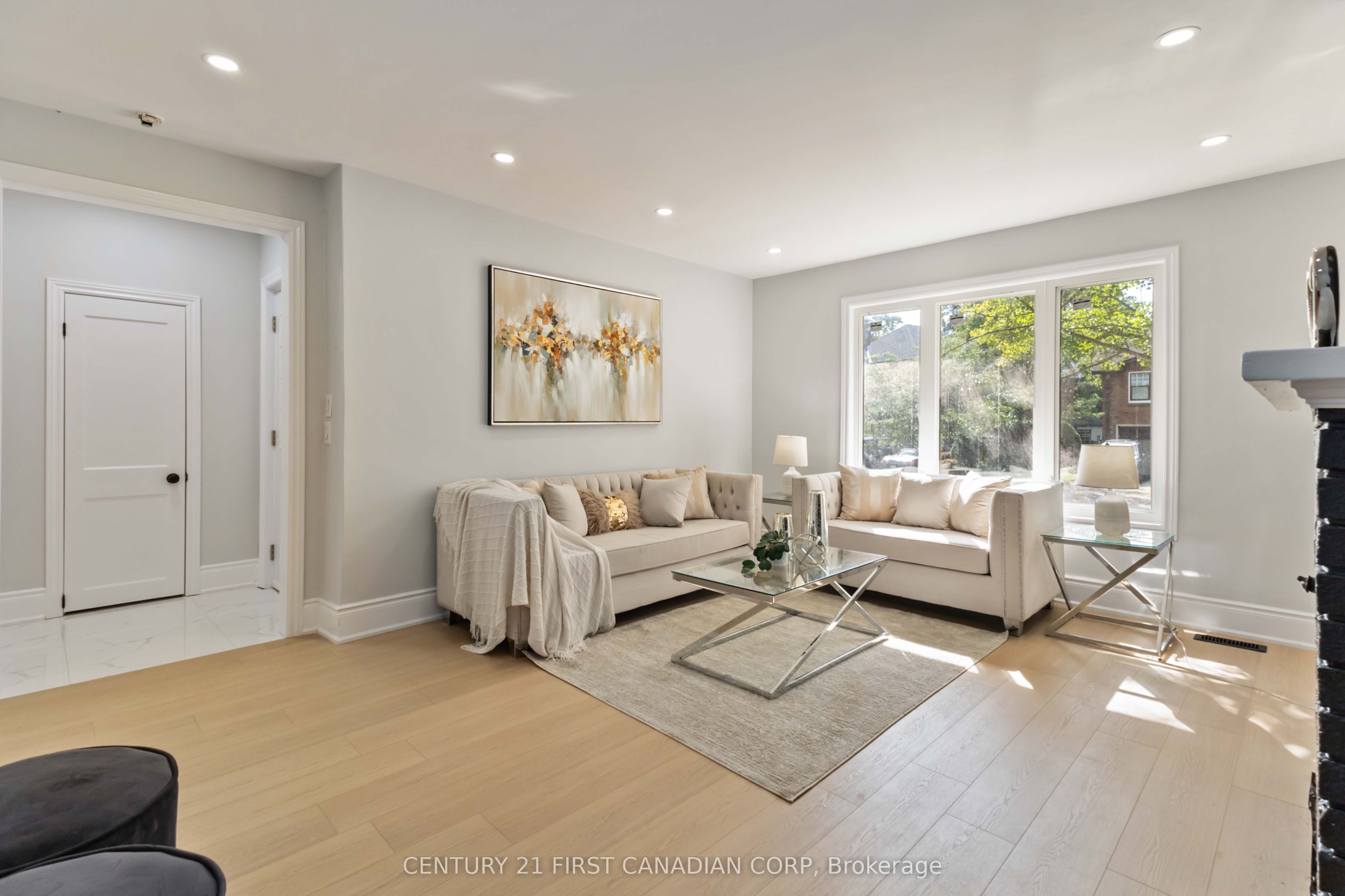 122 Windsor Crescent Property Photo 3