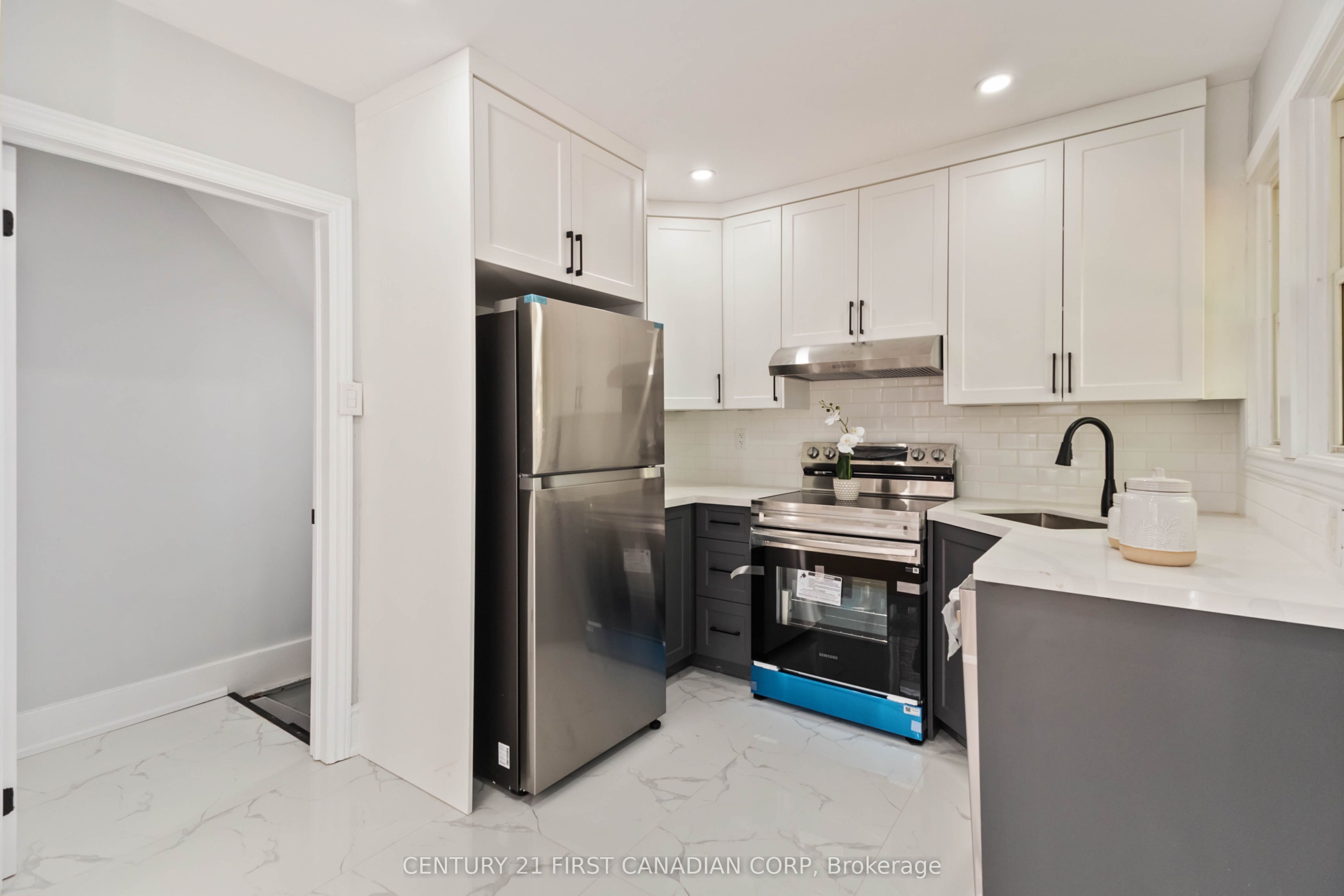 122 Windsor Crescent Property Photo 9
