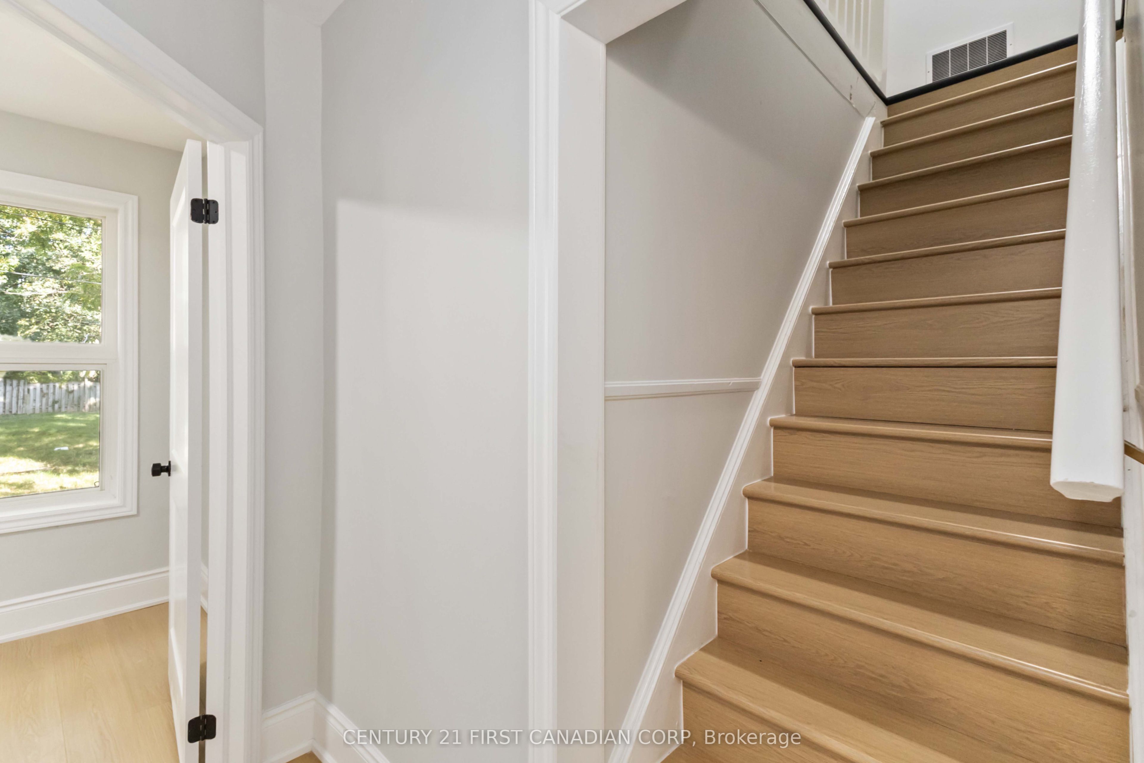 122 Windsor Crescent Property Photo 14