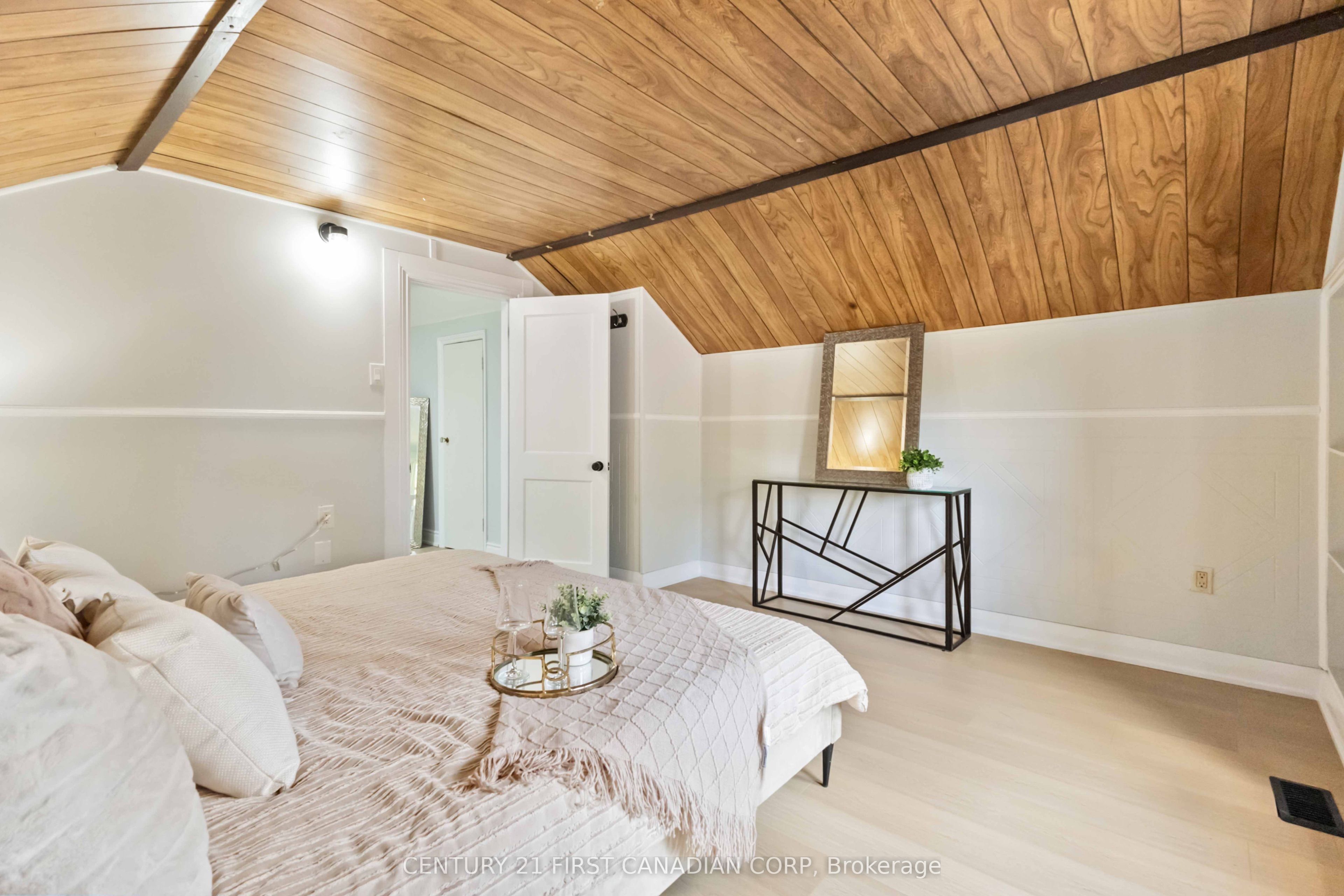 122 Windsor Crescent Property Photo 17
