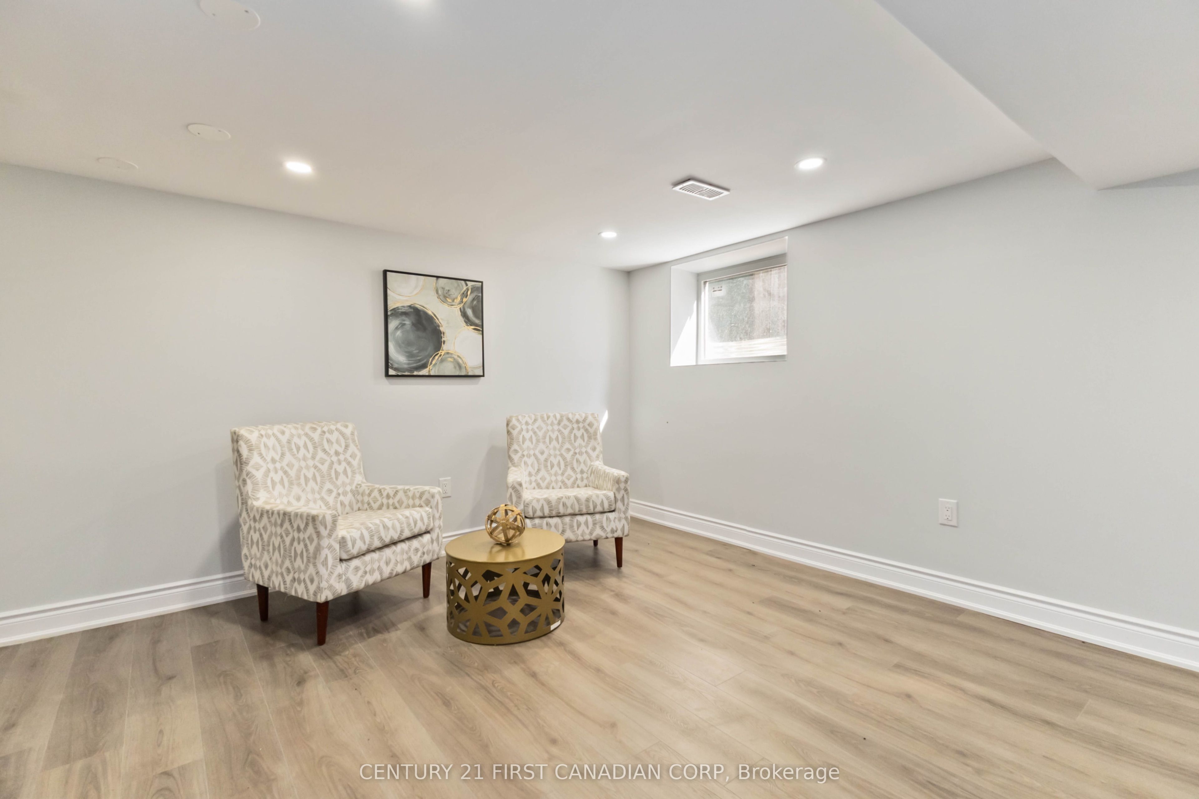 122 Windsor Crescent Property Photo 20