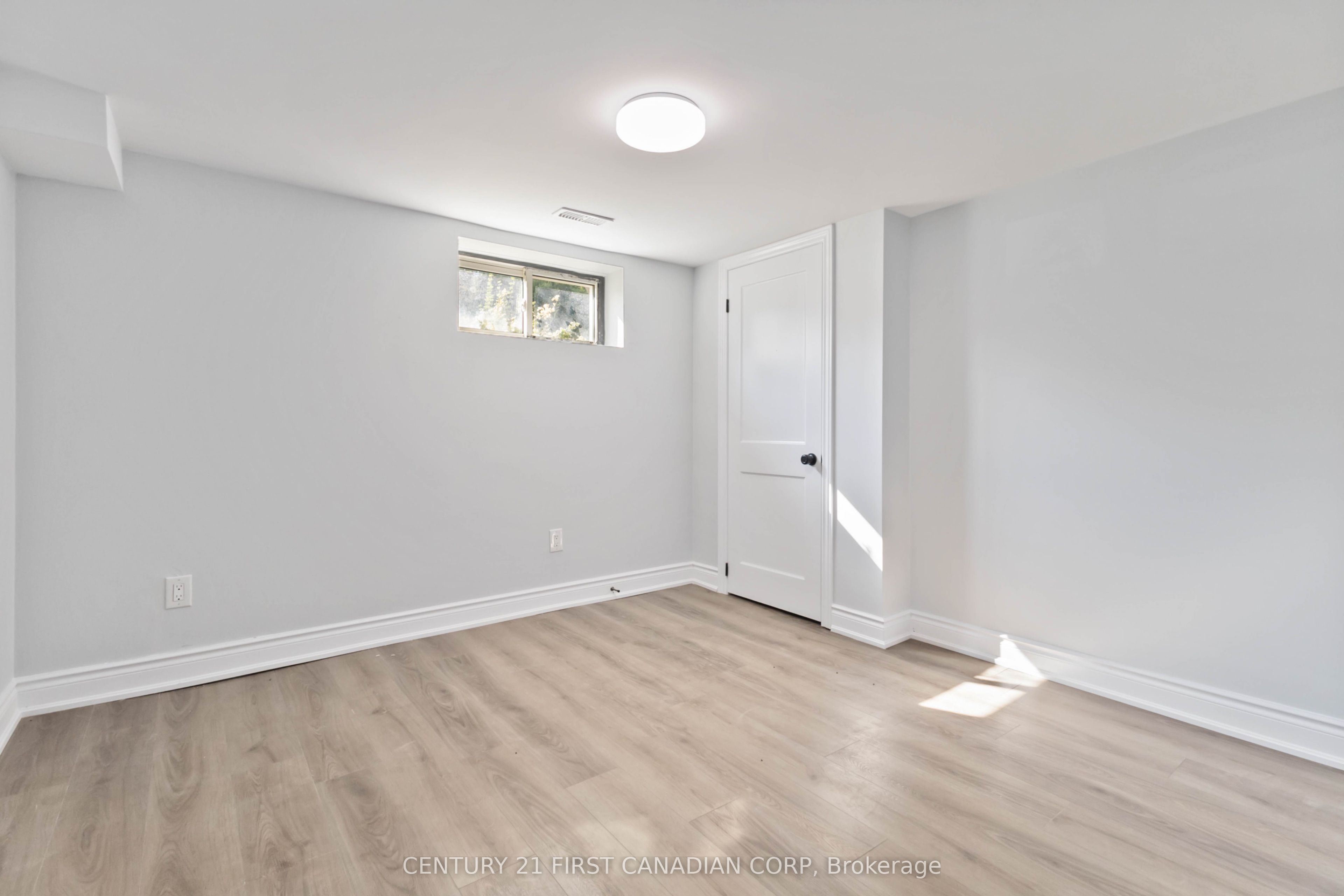 122 Windsor Crescent Property Photo 25