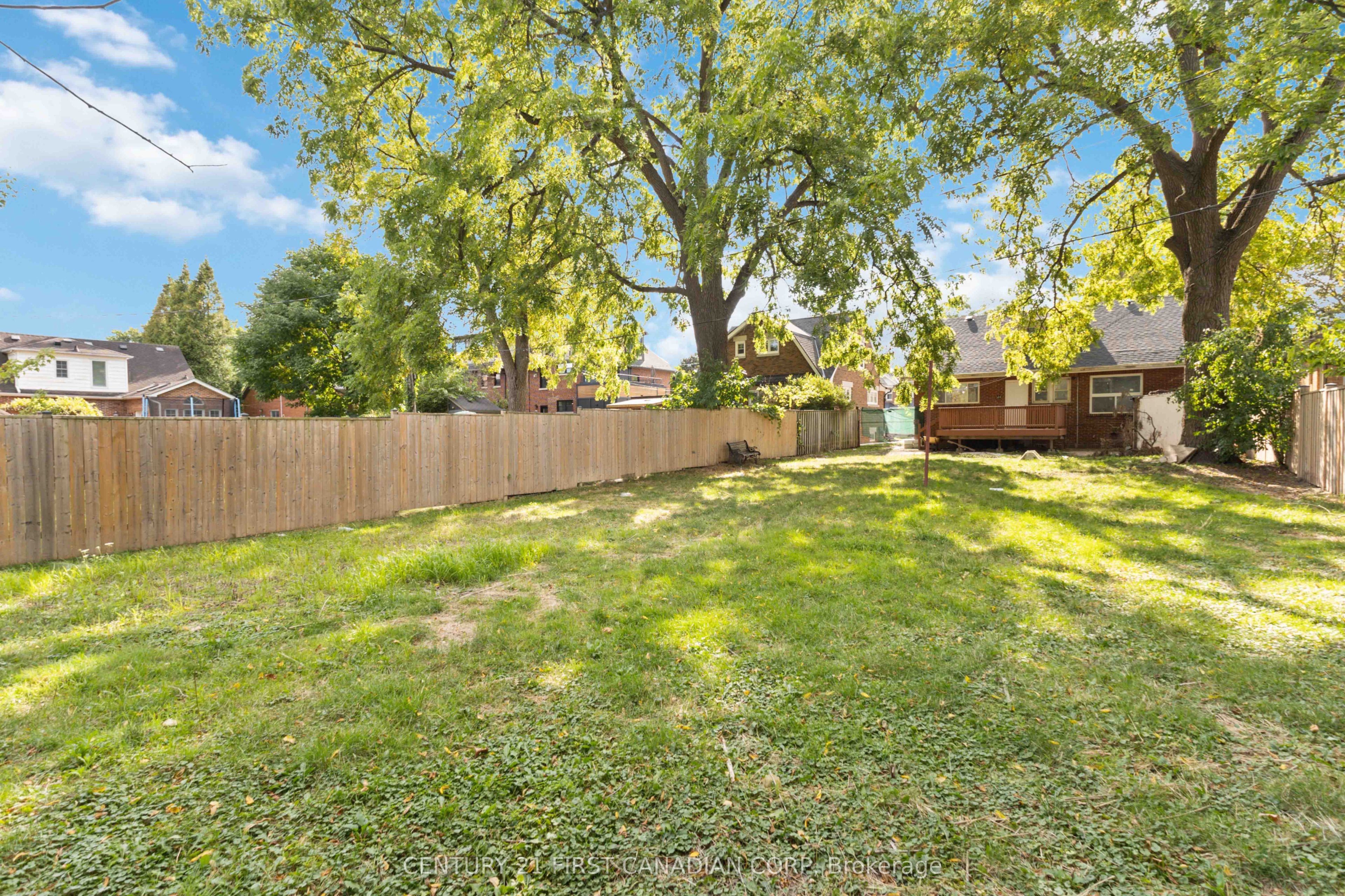 122 Windsor Crescent Property Photo 28
