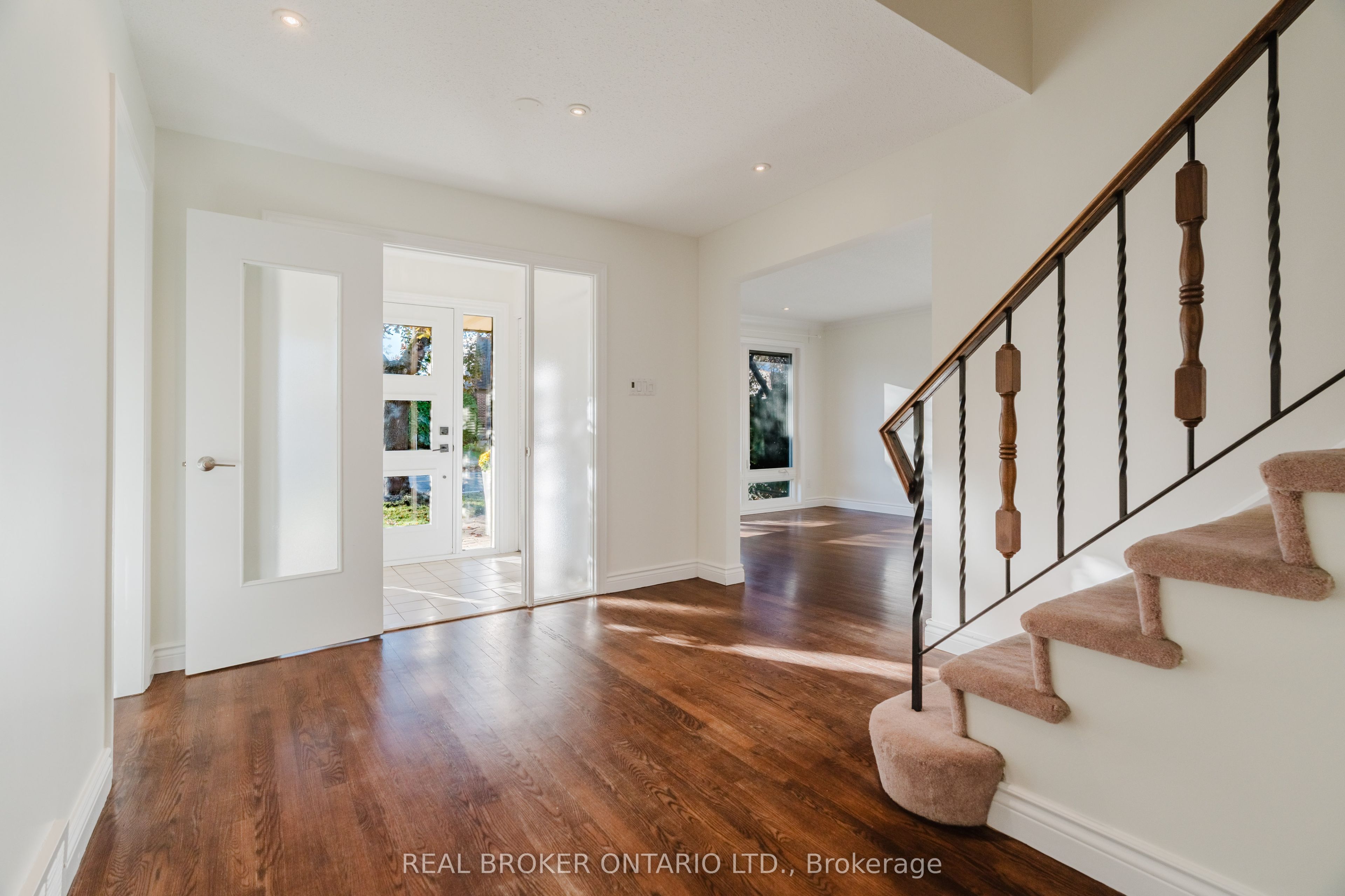 905 Plante Drive Property Photo 3