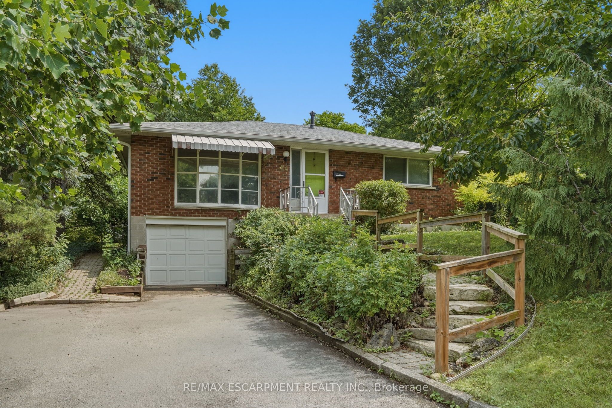 44 Mcdonald Court Property Photo 1