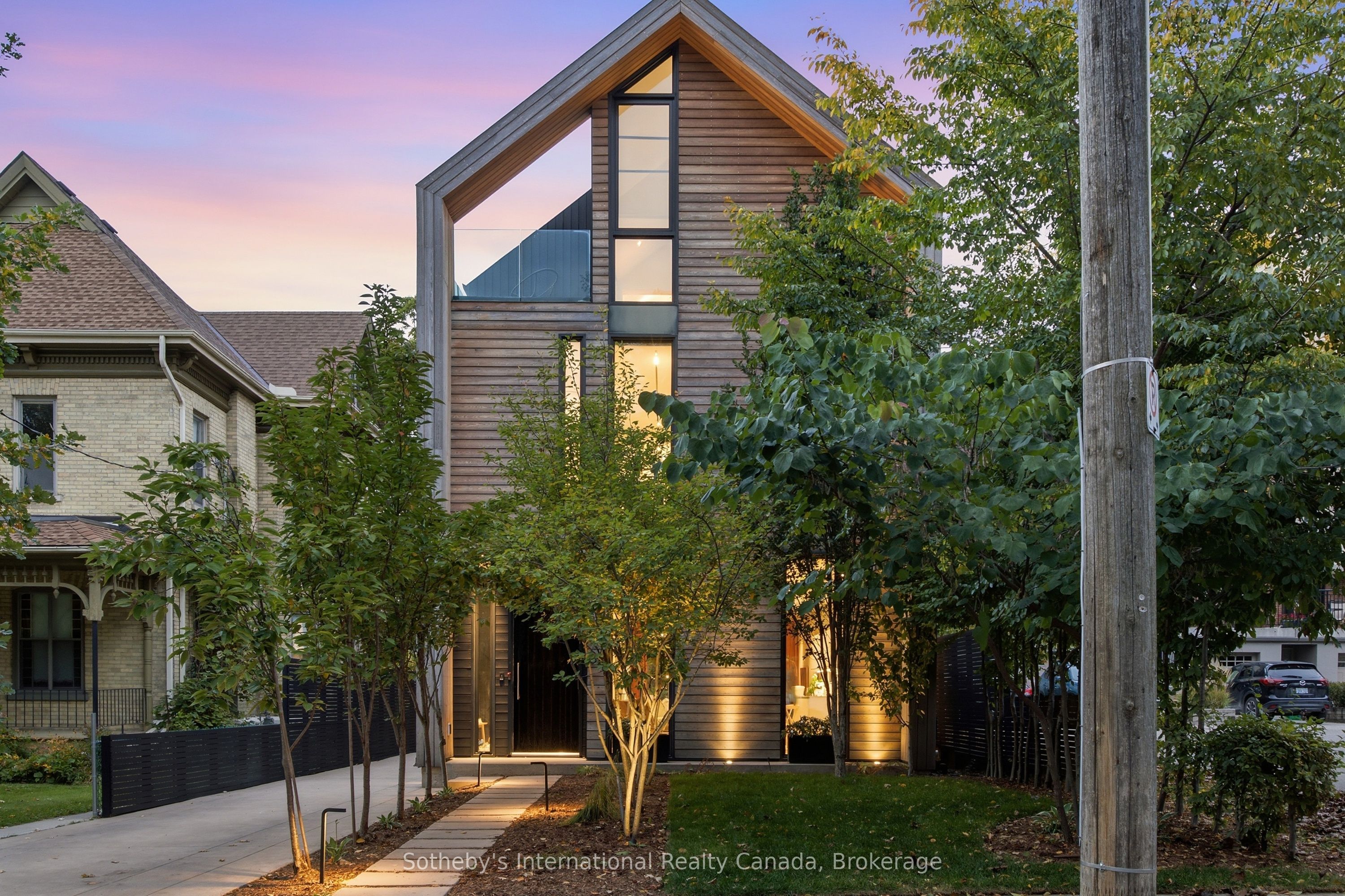32 Ahrens Street W Property Photo 1