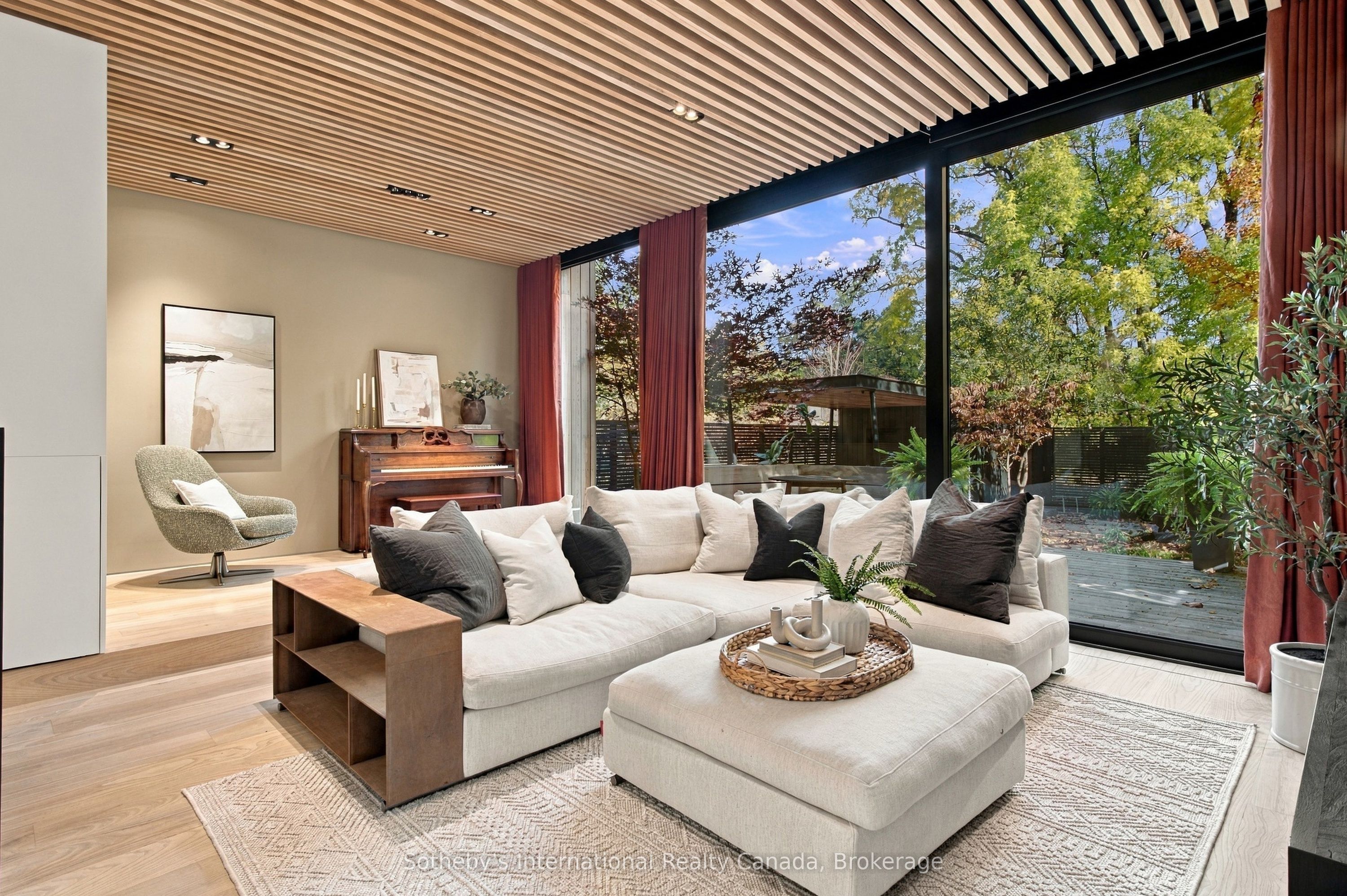 32 Ahrens Street W Property Photo 13