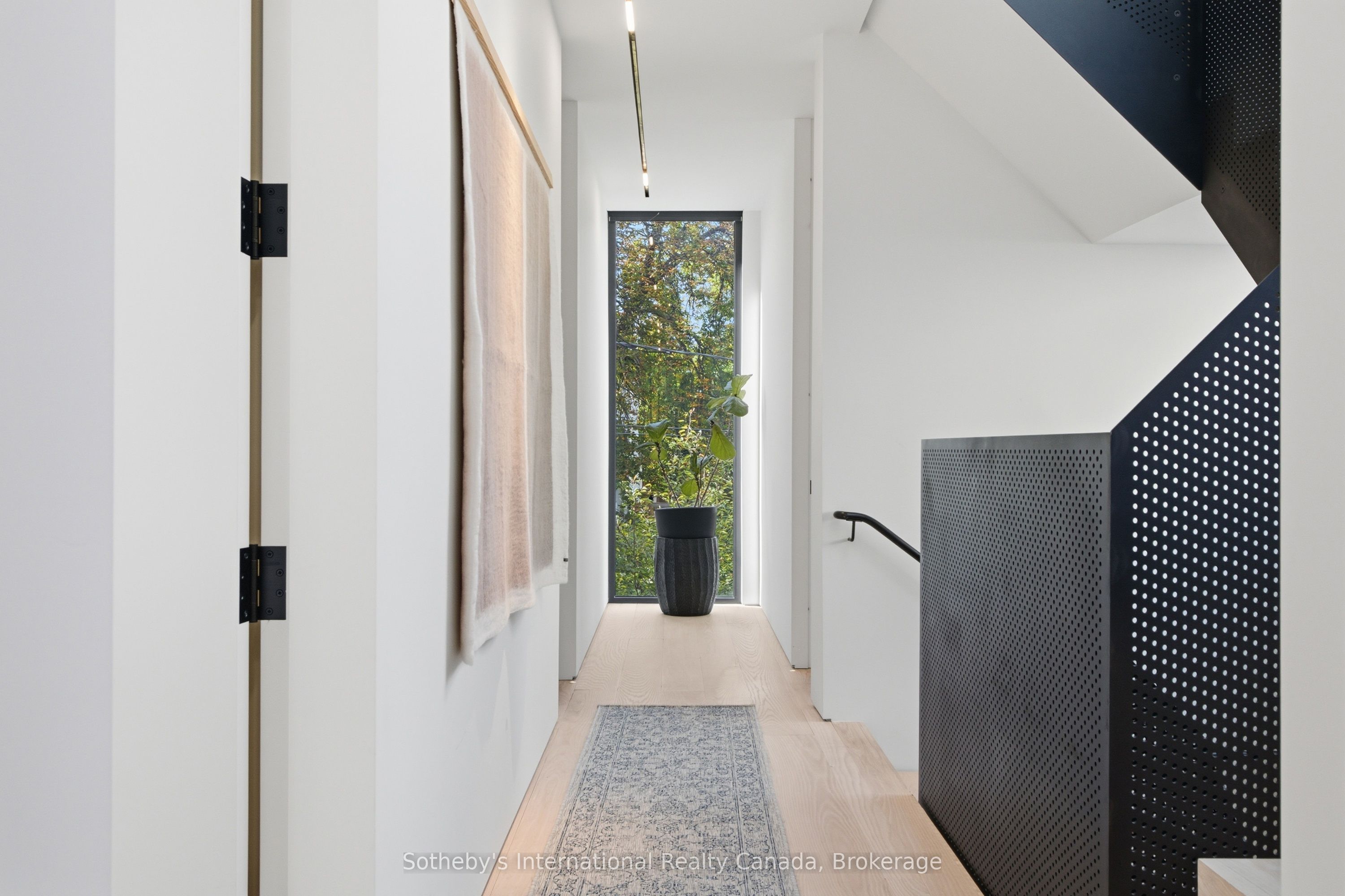 32 Ahrens Street W Property Photo 16