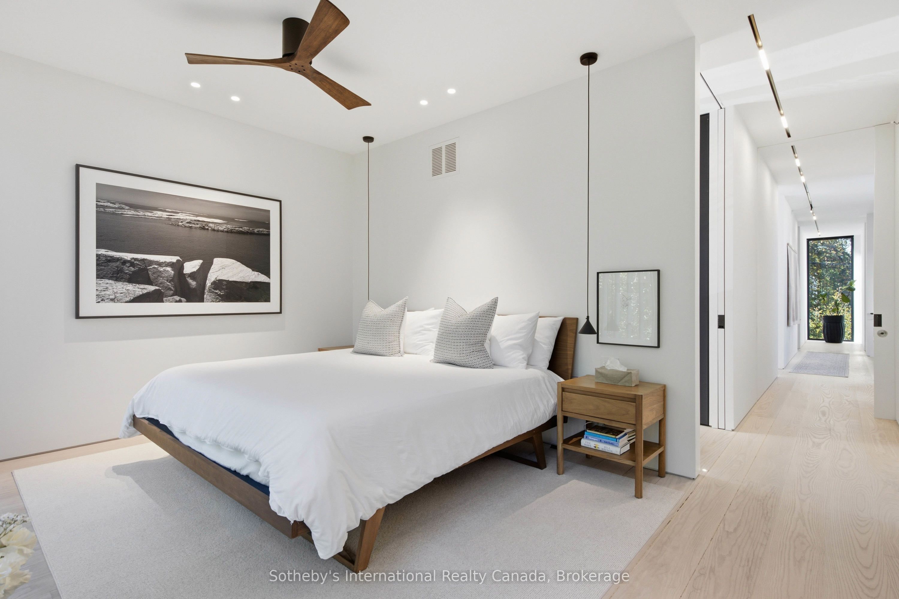32 Ahrens Street W Property Photo 17