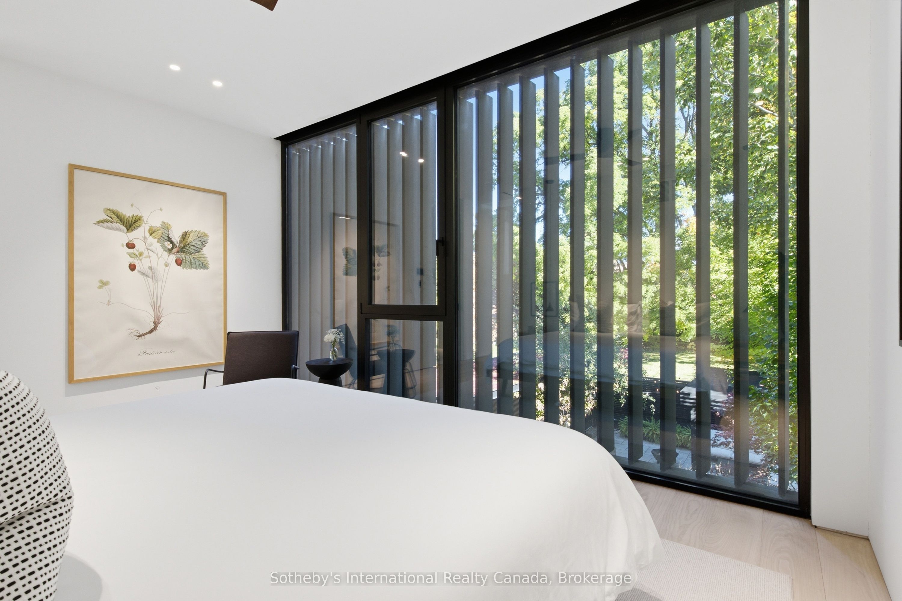 32 Ahrens Street W Property Photo 18