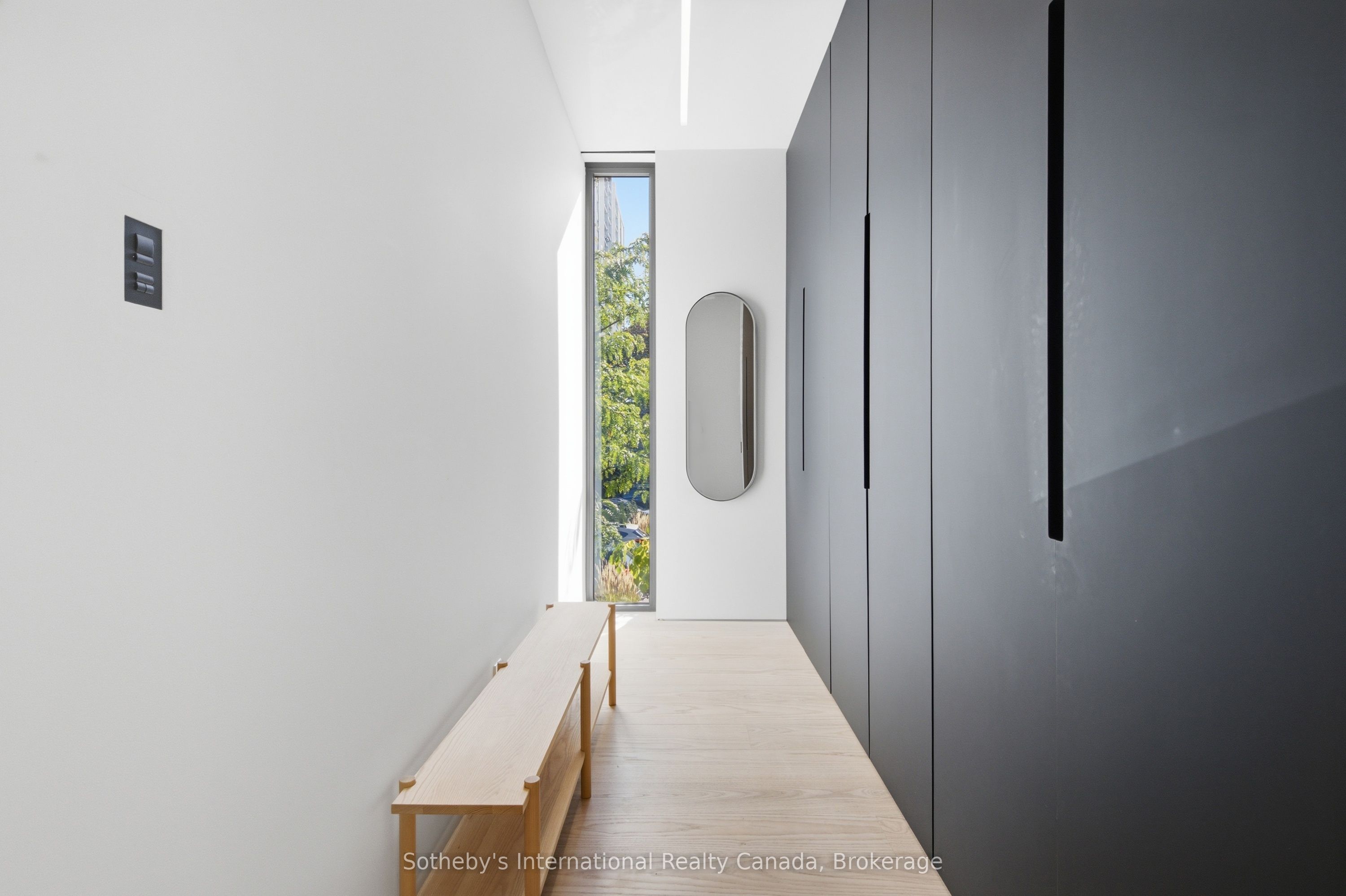 32 Ahrens Street W Property Photo 19