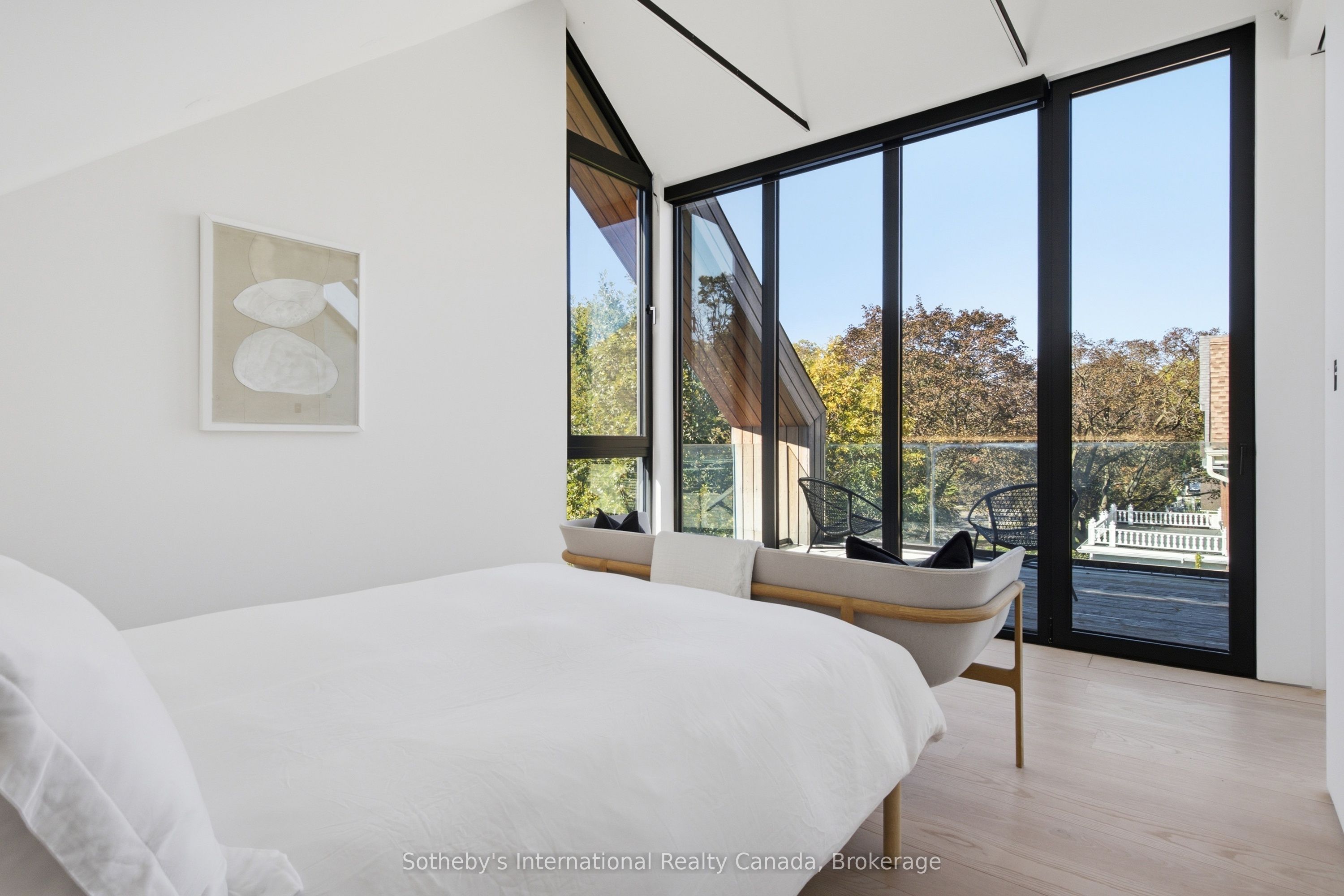32 Ahrens Street W Property Photo 27