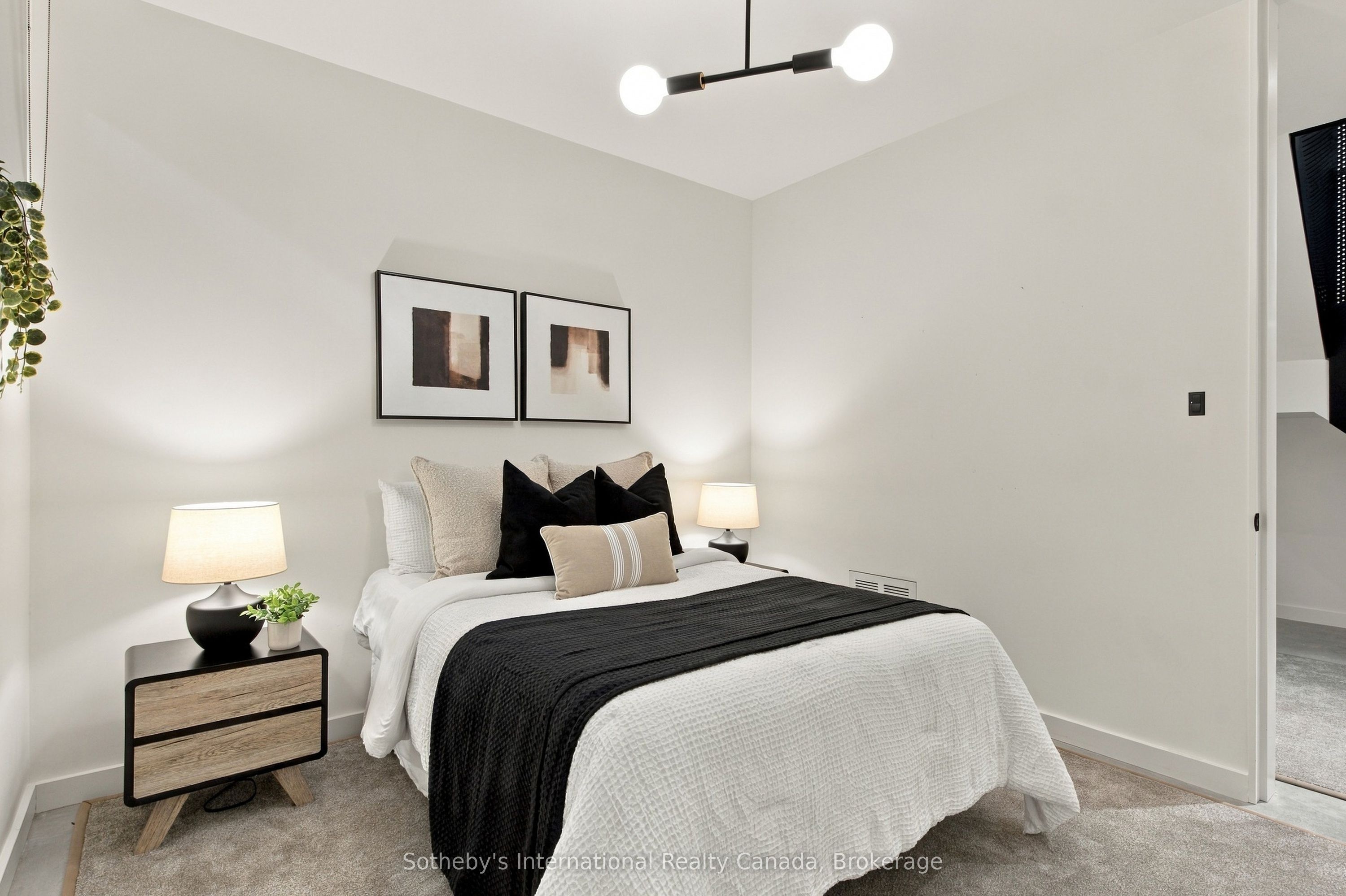 32 Ahrens Street W Property Photo 36