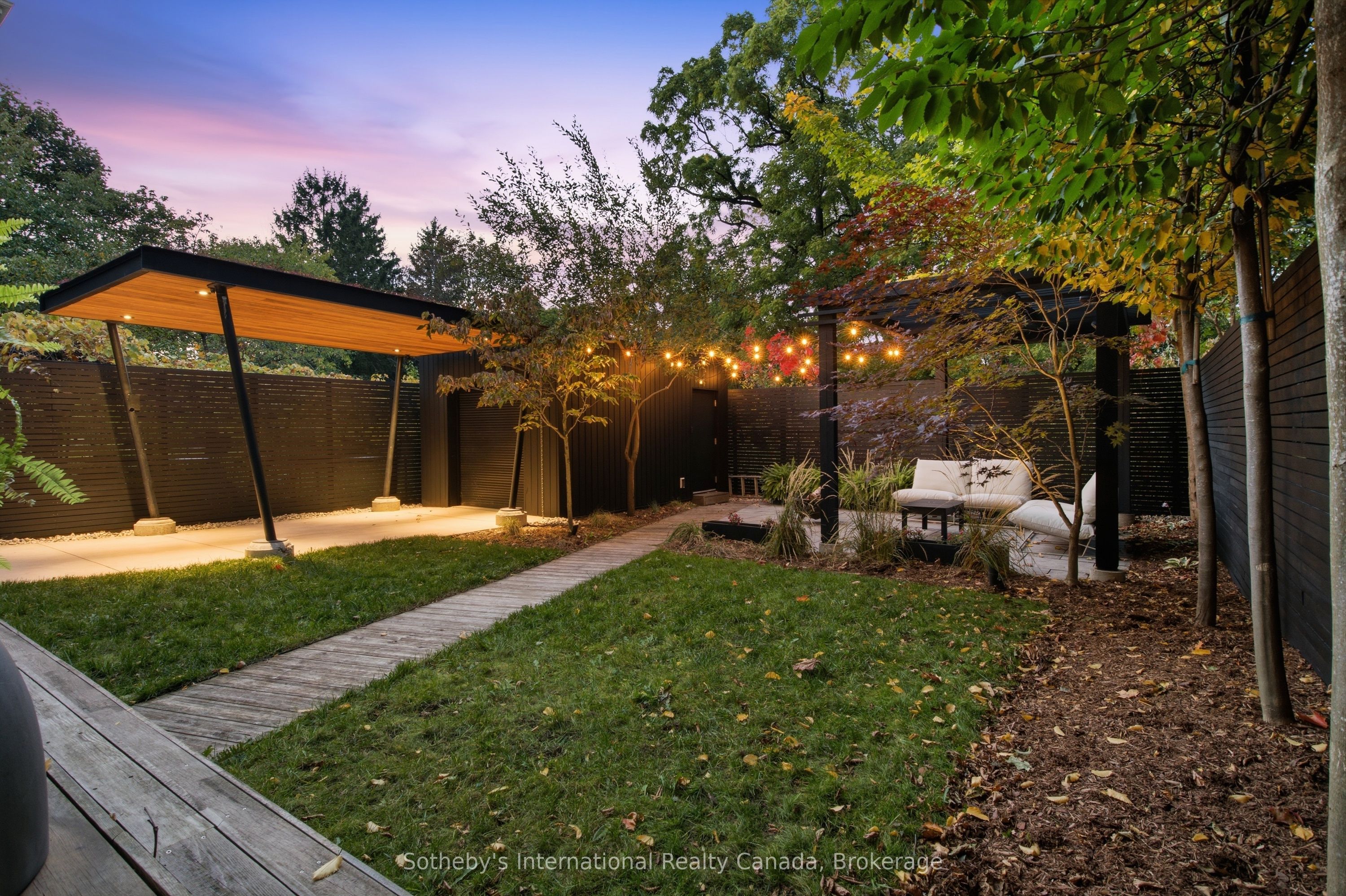 32 Ahrens Street W Property Photo 38