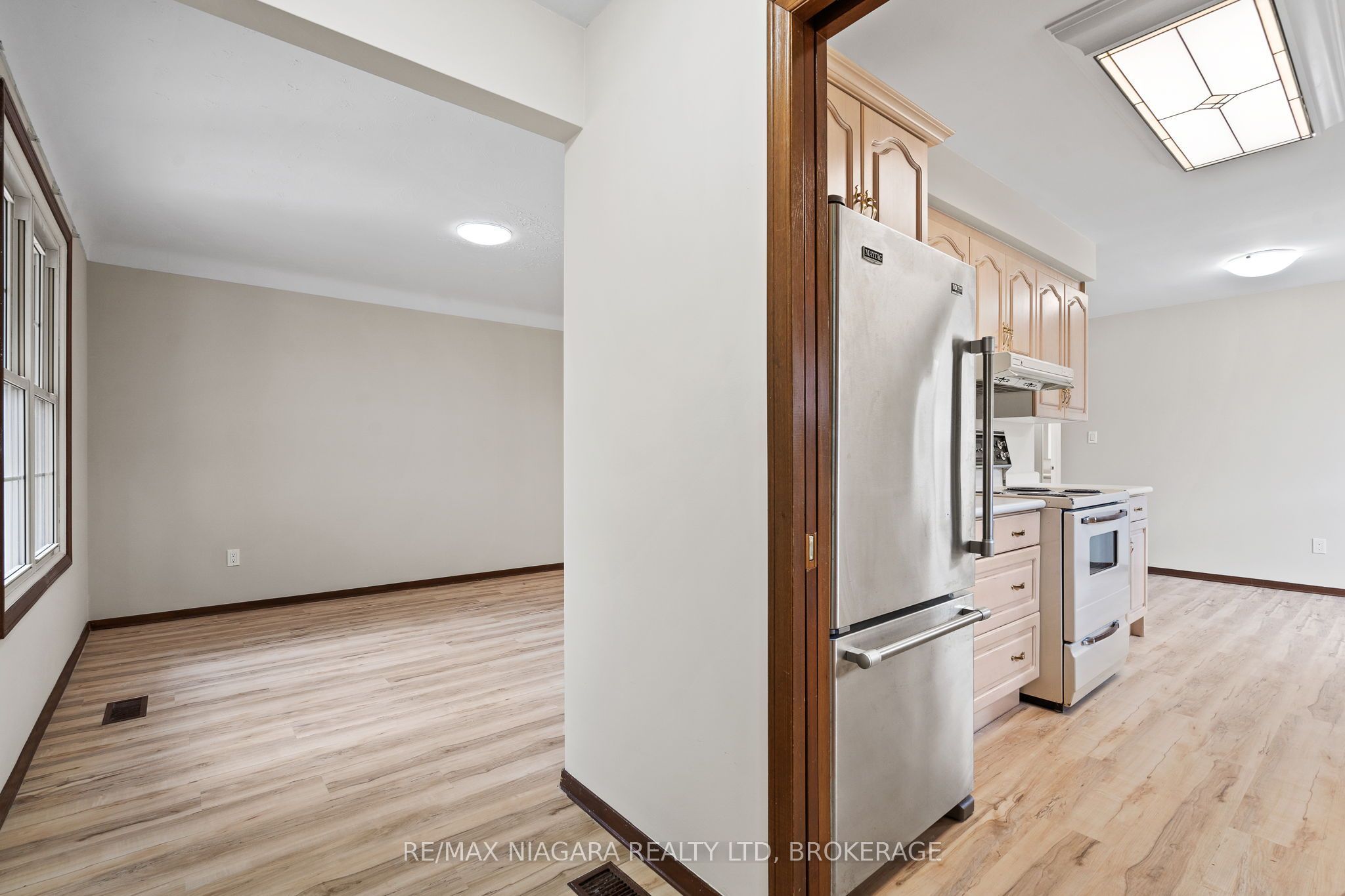 476 Scott Street Property Photo 5