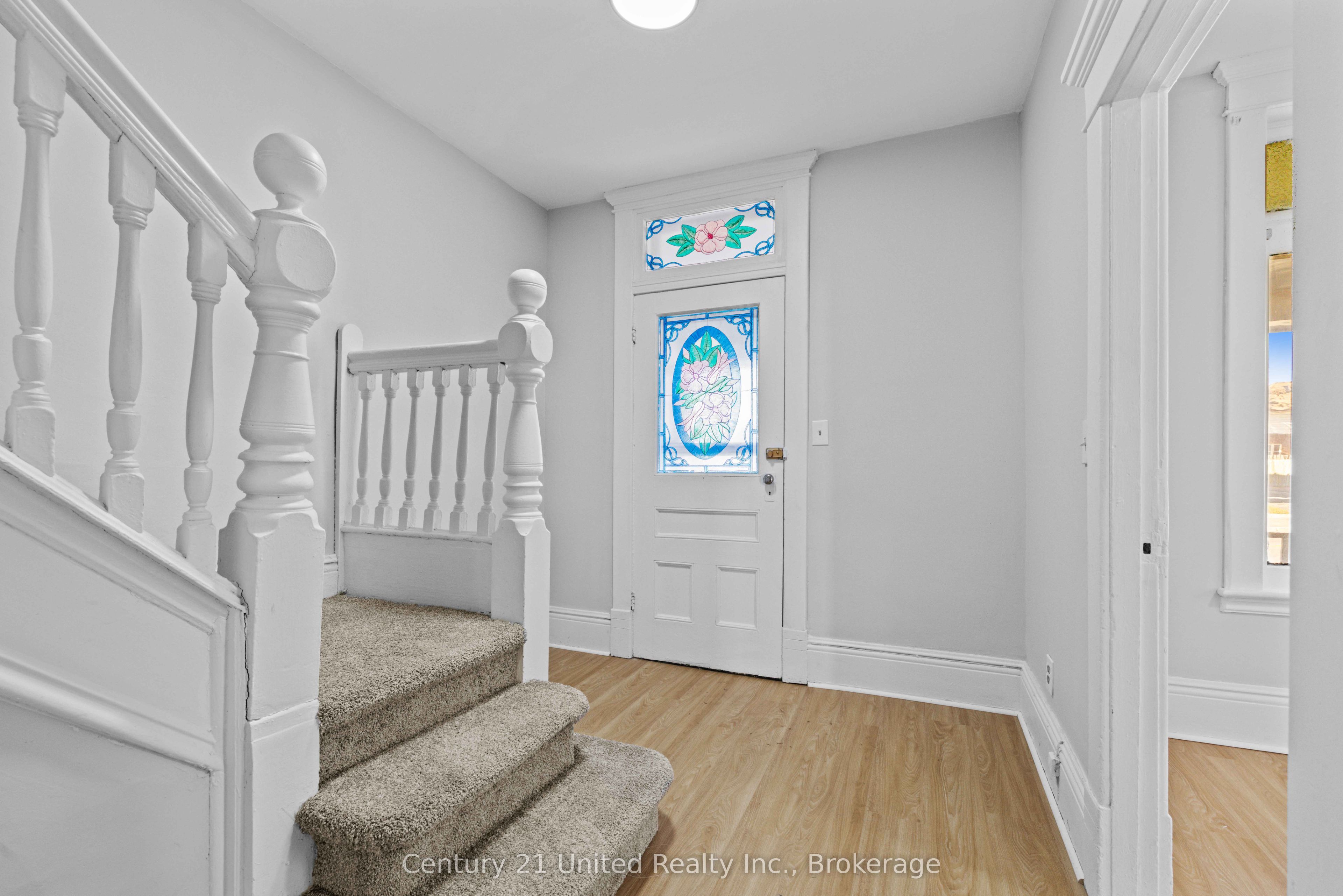 436 George Street S Property Photo 2