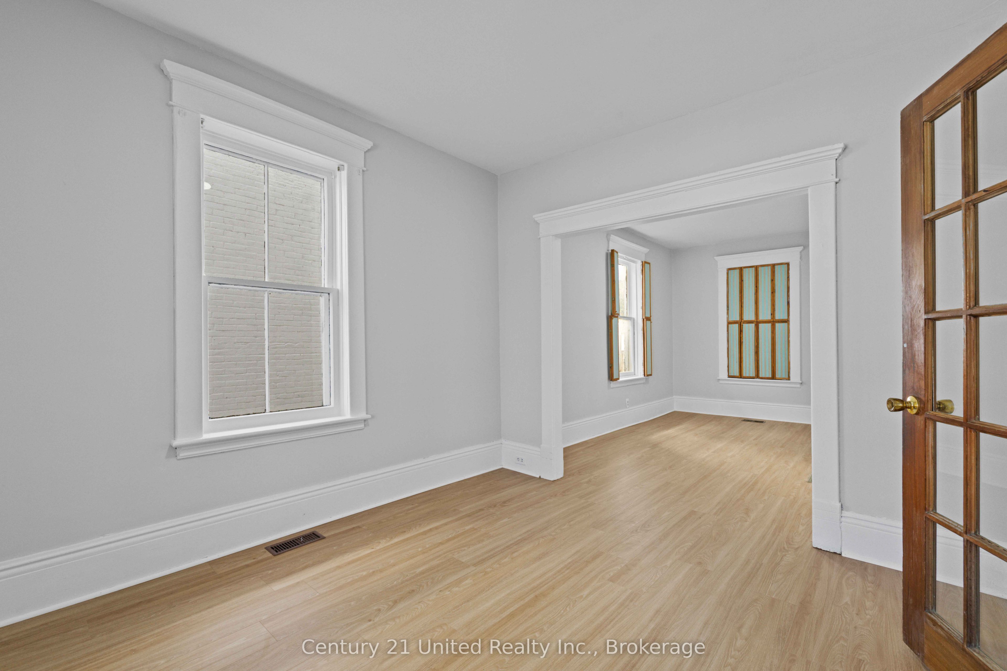 436 George Street S Property Photo 3