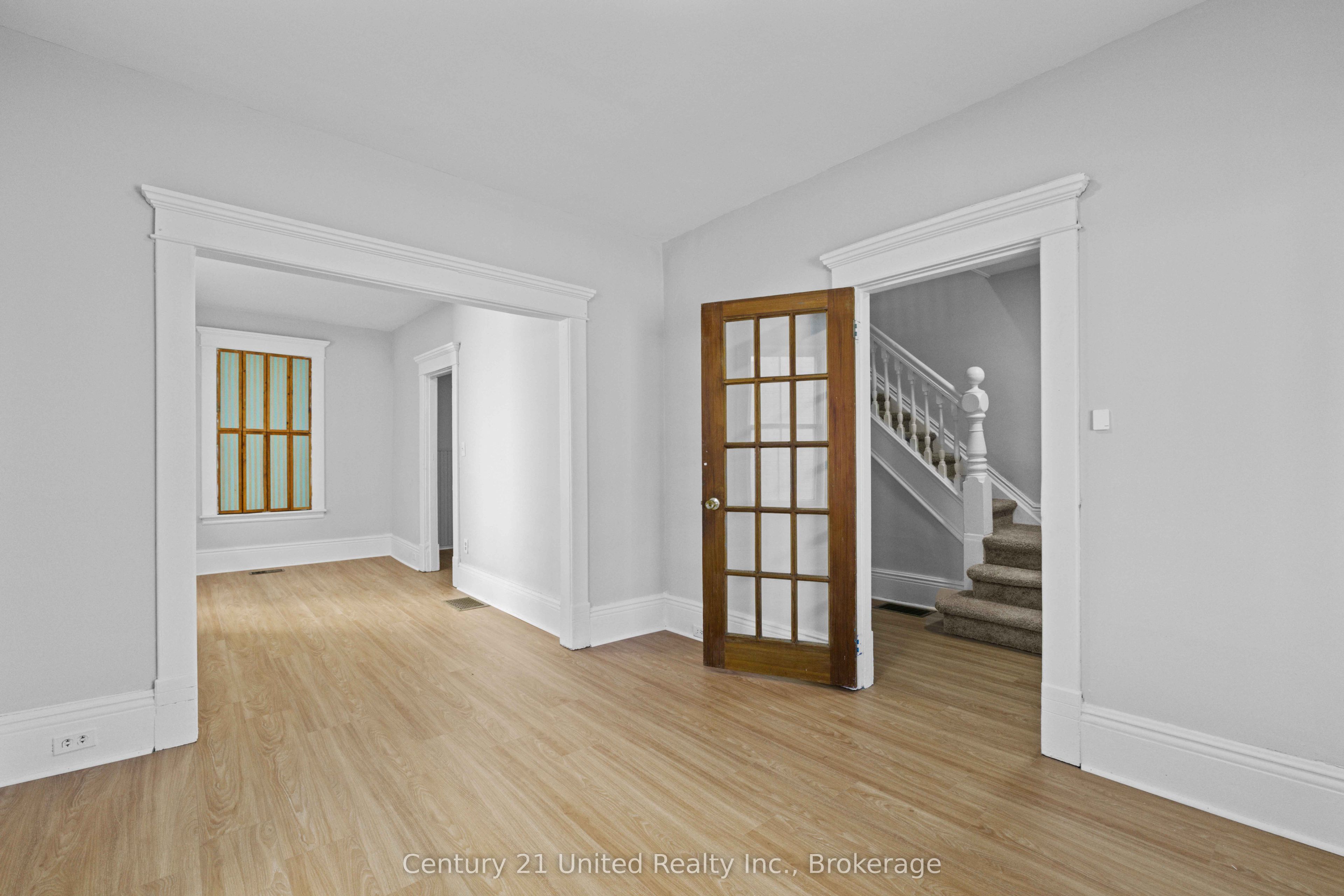 436 George Street S Property Photo 4
