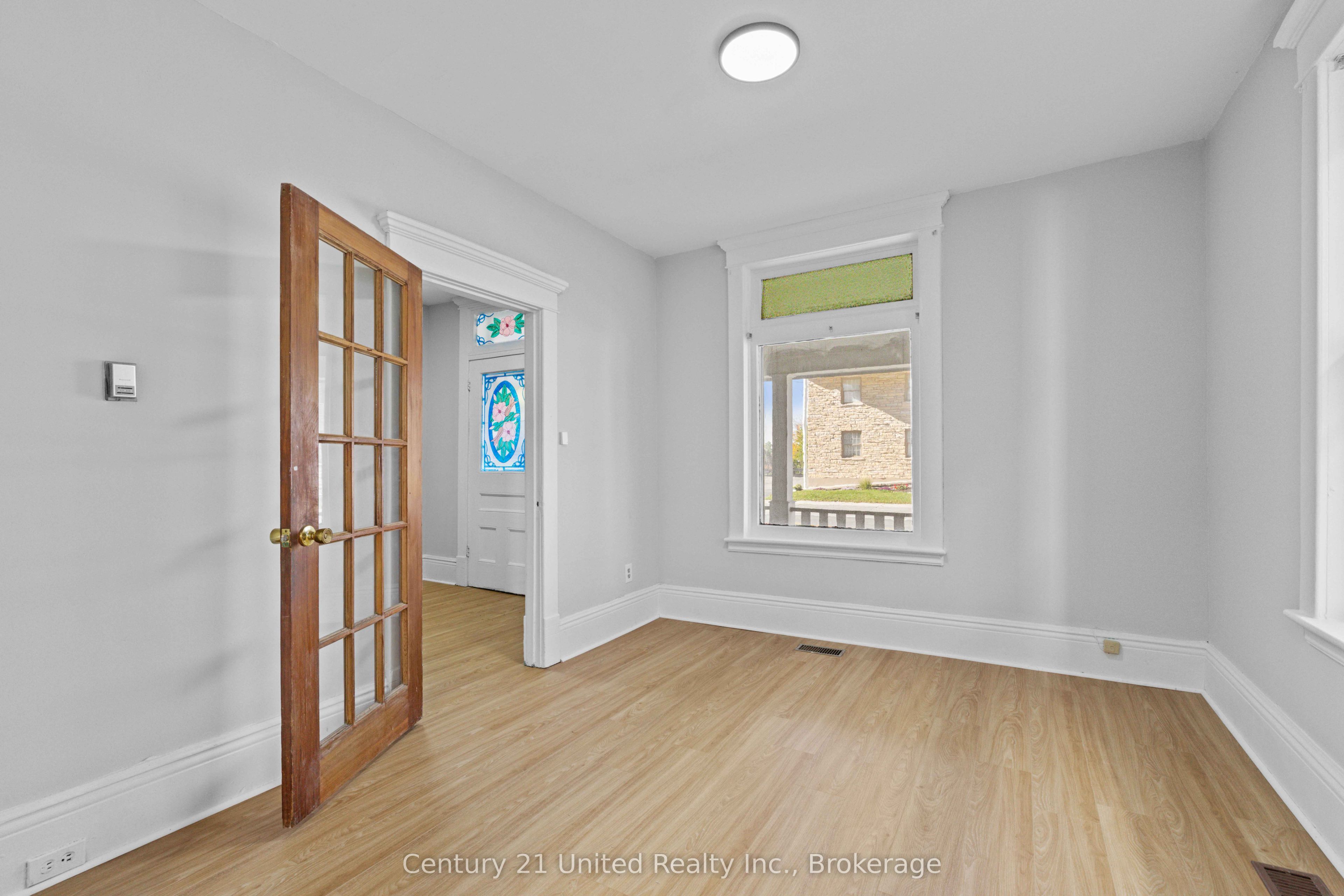 436 George Street S Property Photo 5