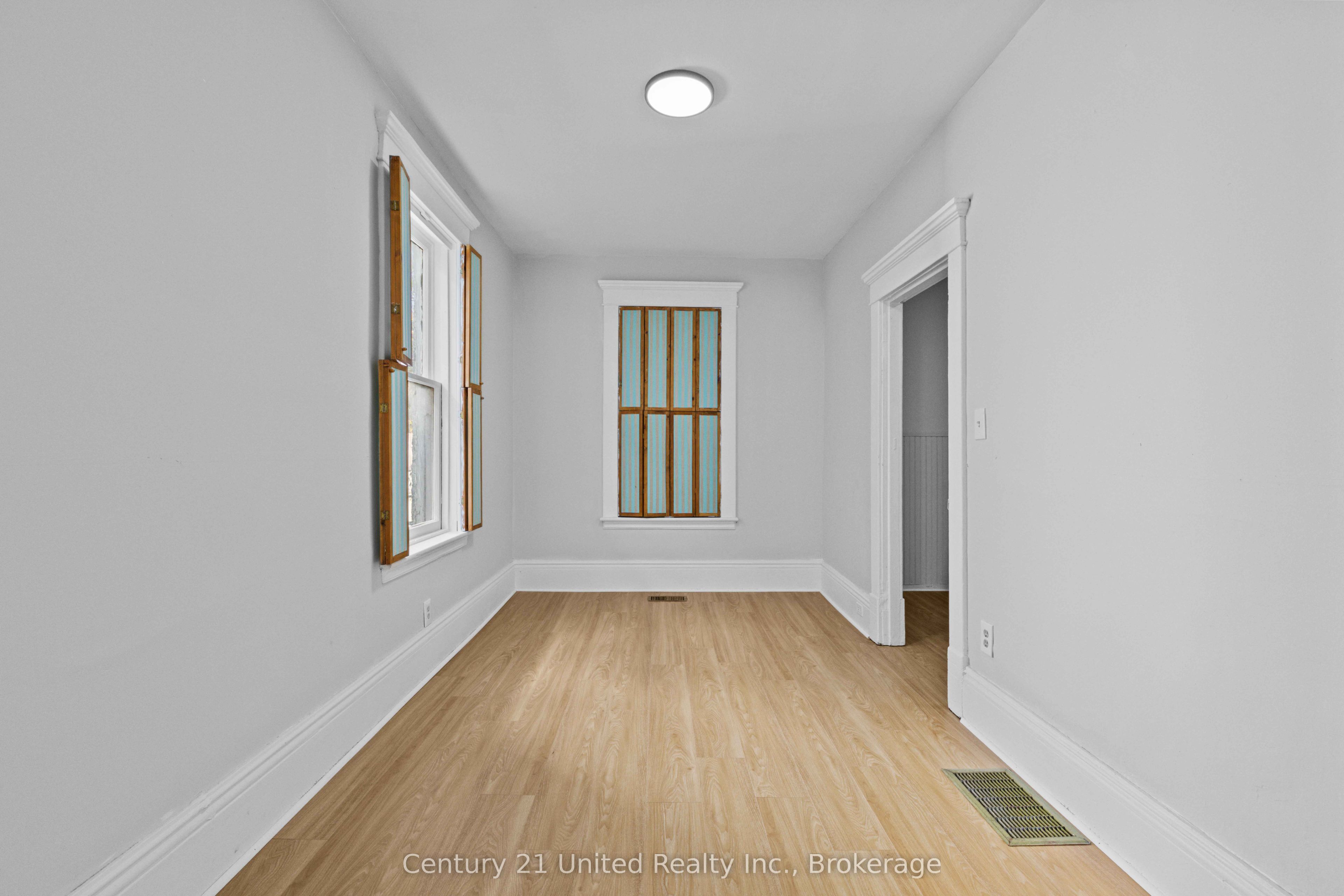 436 George Street S Property Photo 7