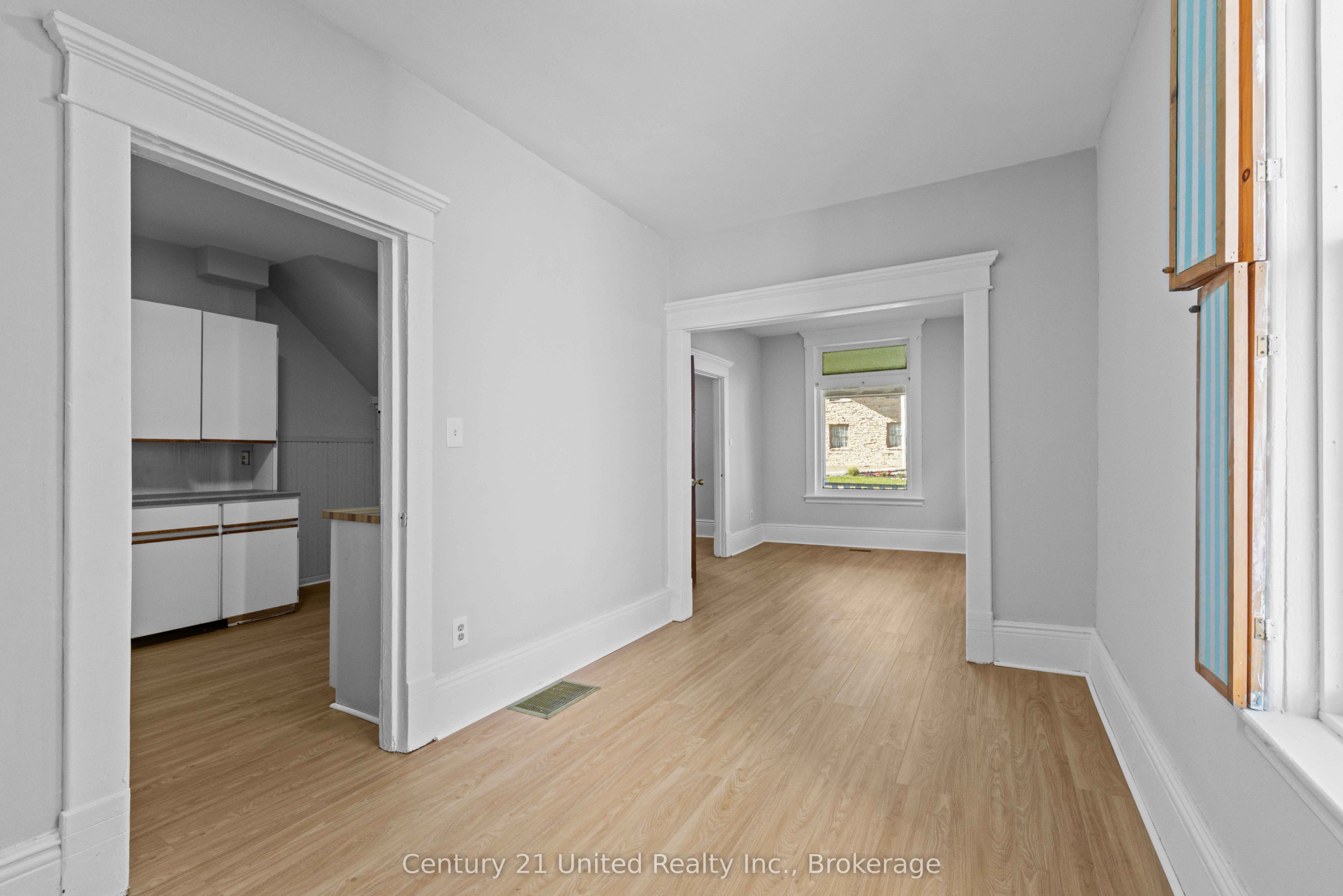436 George Street S Property Photo 8