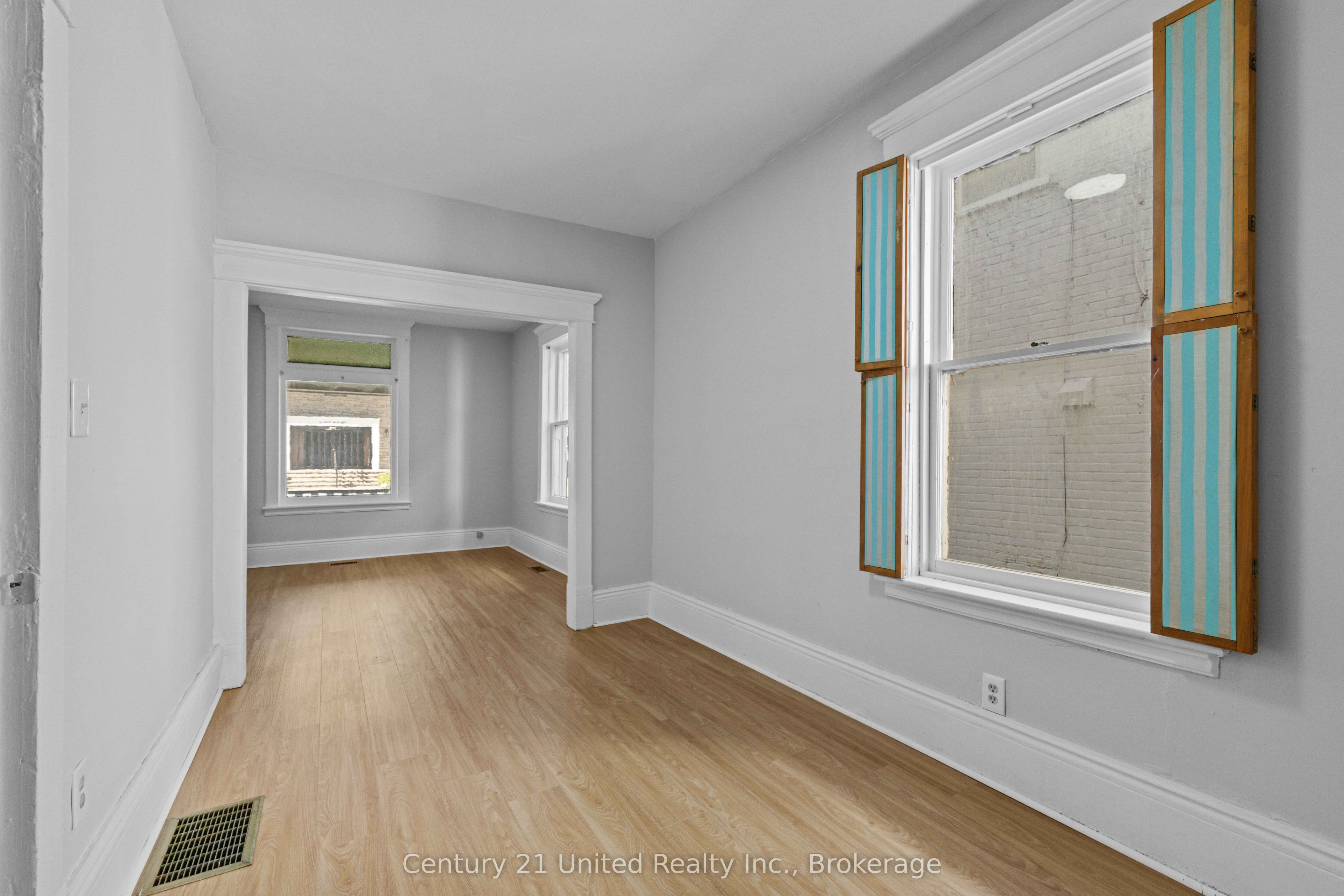 436 George Street S Property Photo 9