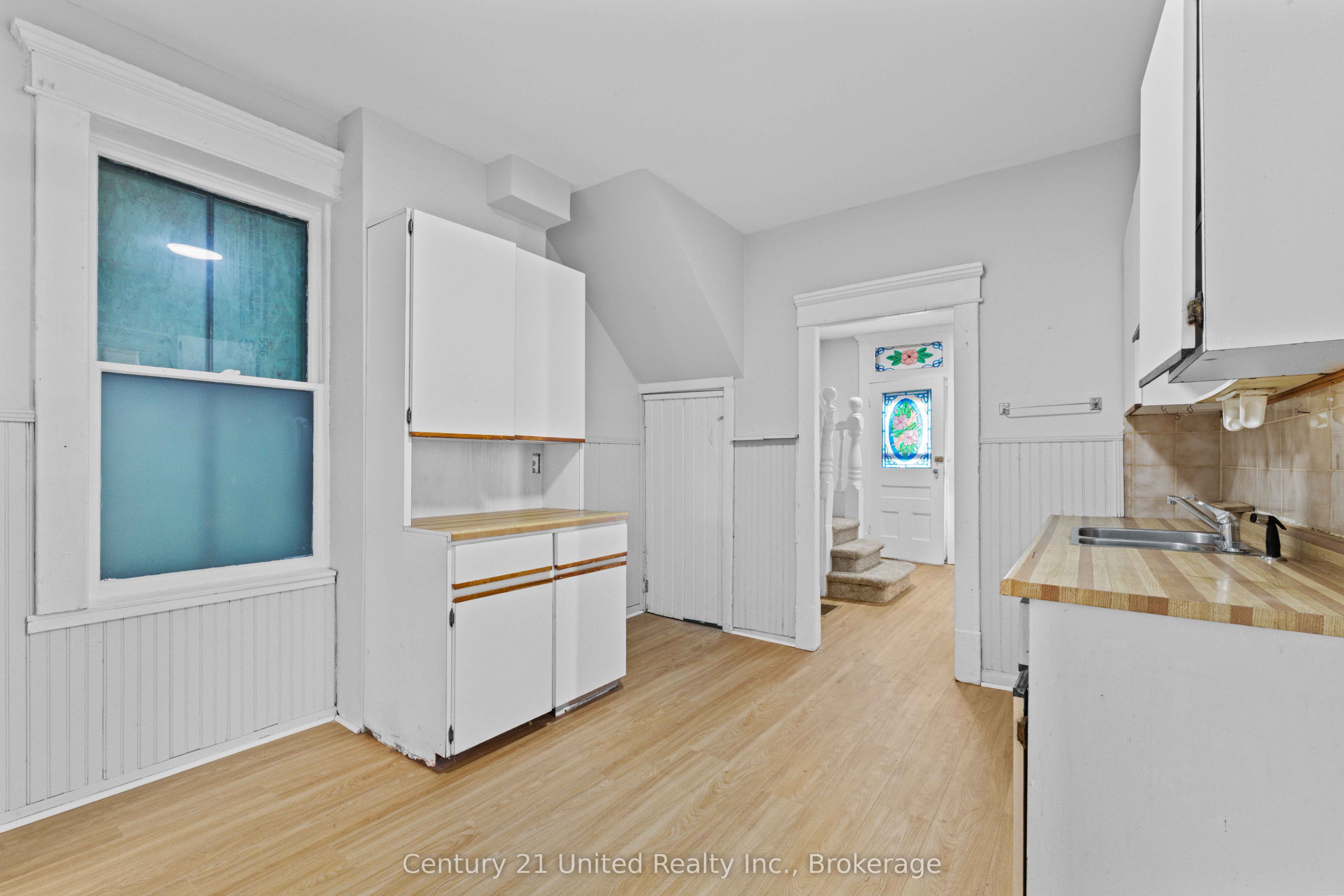 436 George Street S Property Photo 12