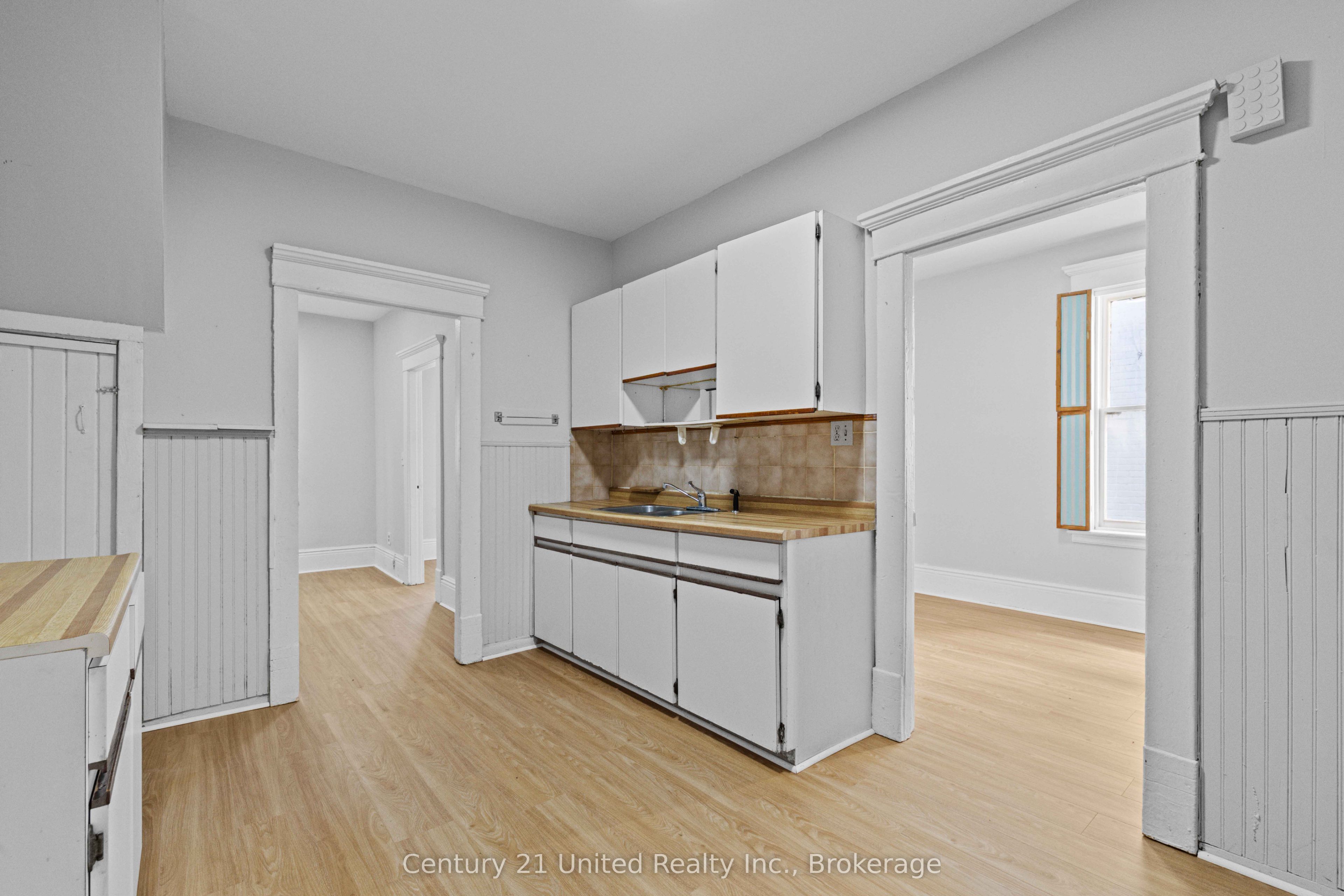 436 George Street S Property Photo 13