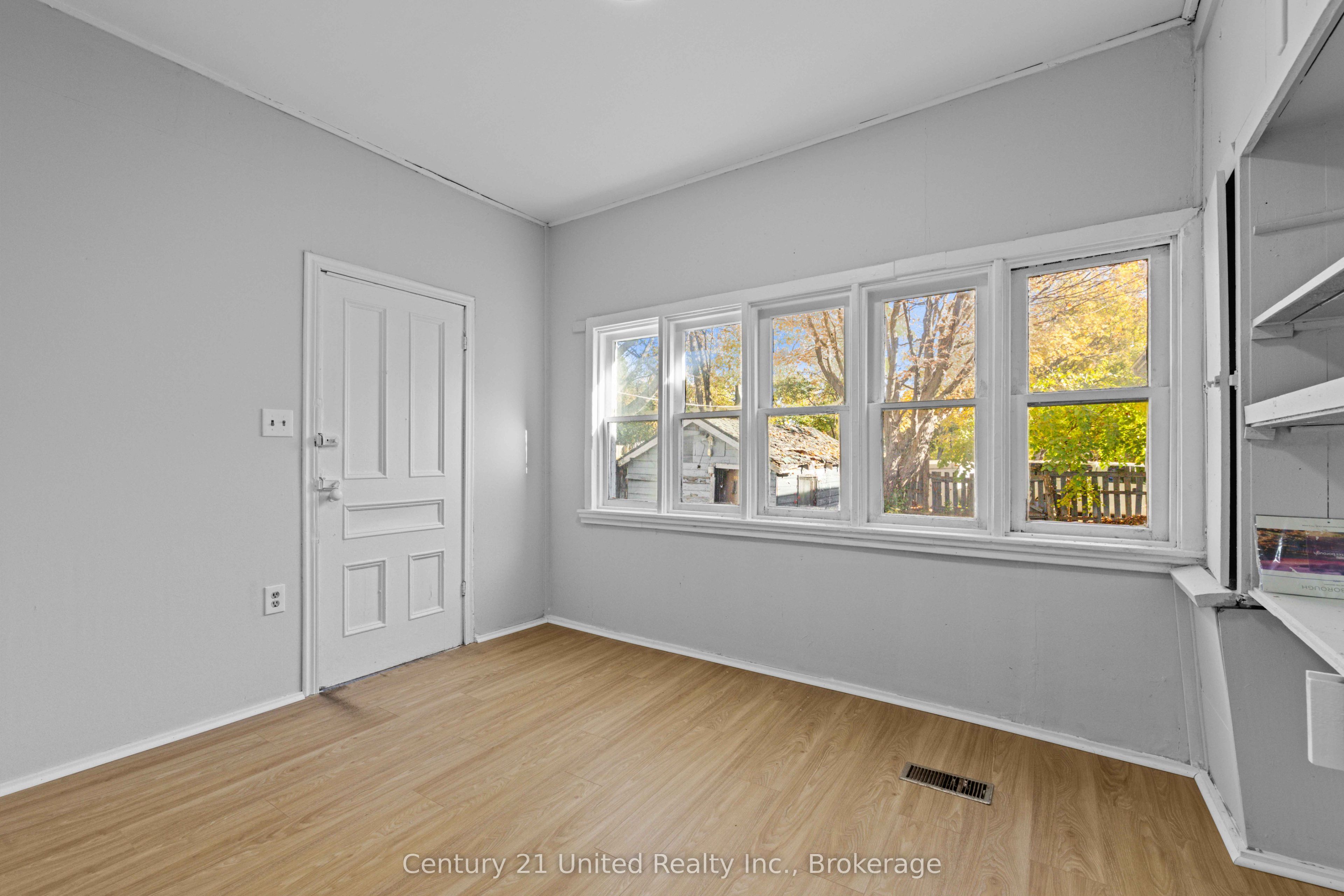 436 George Street S Property Photo 14