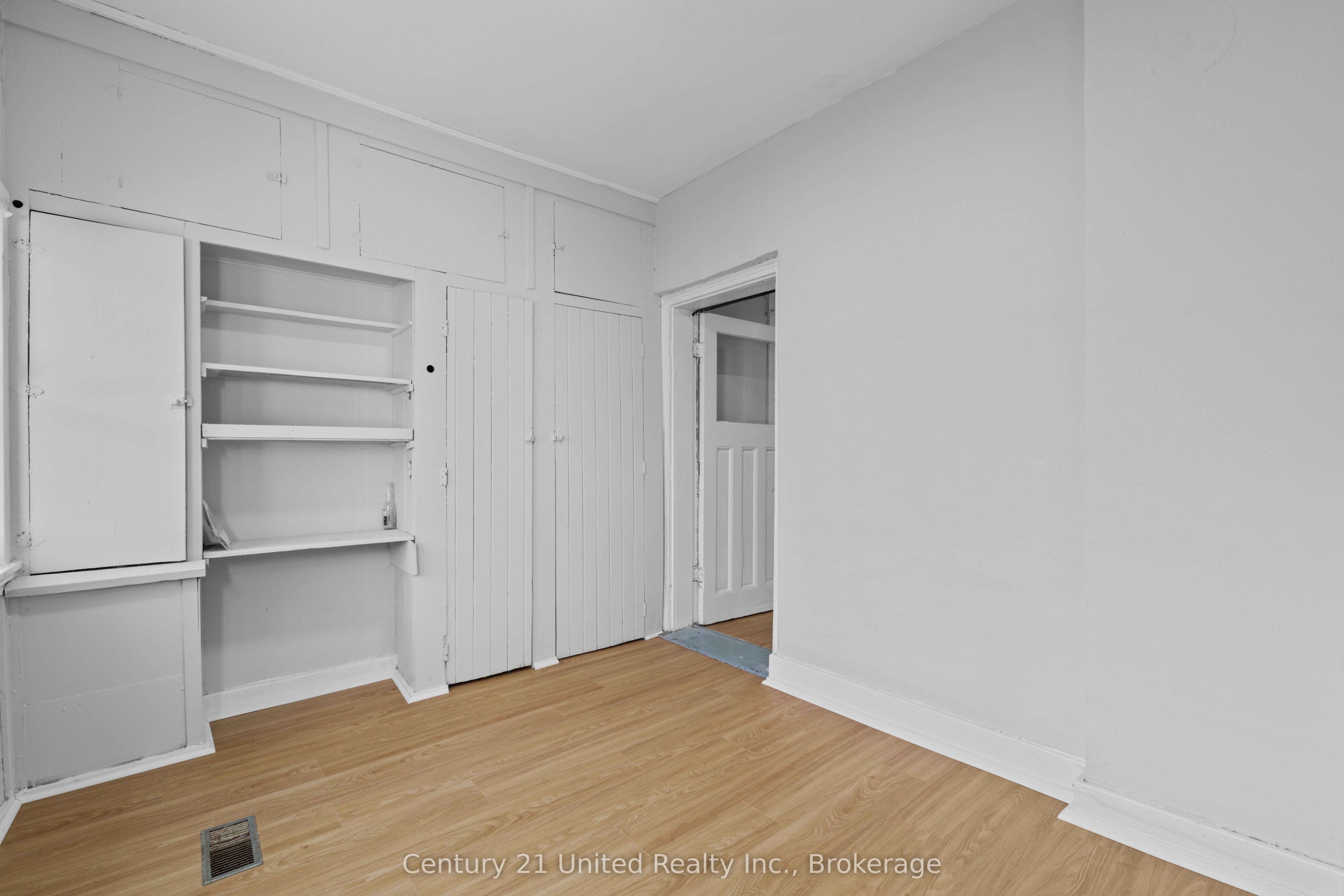 436 George Street S Property Photo 15