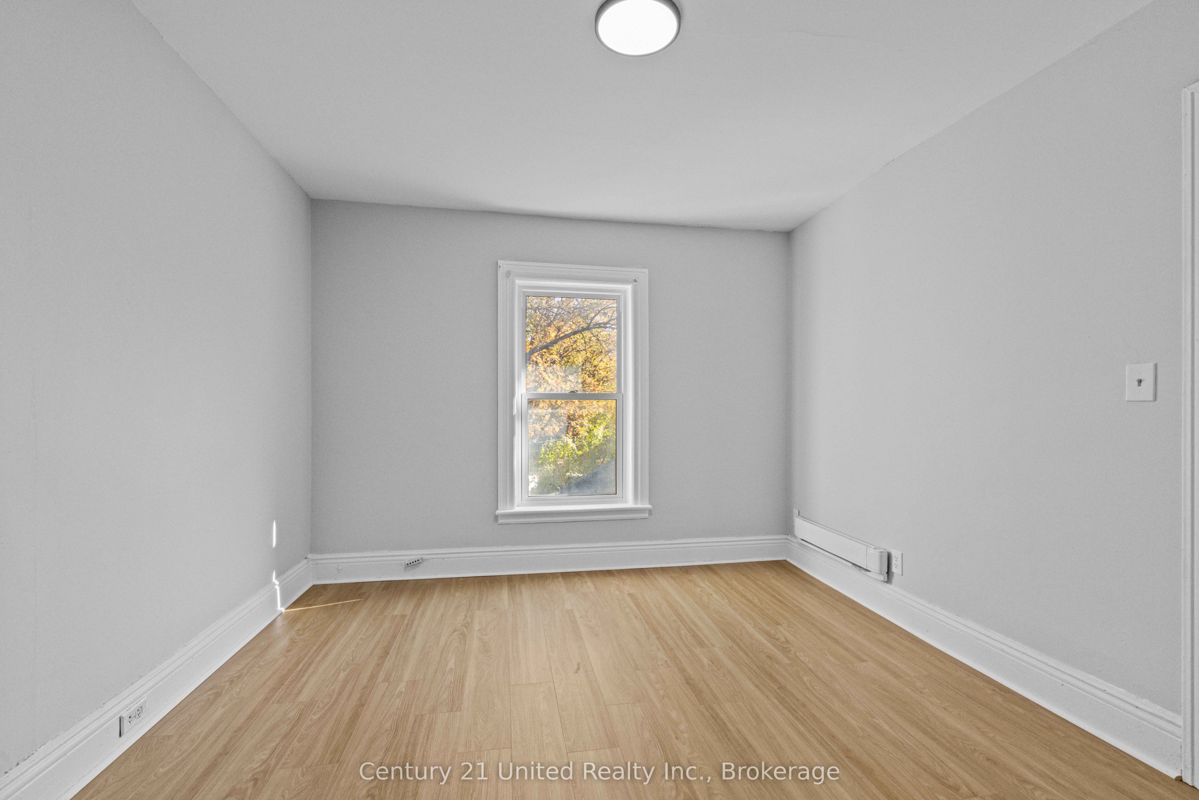 436 George Street S Property Photo 18