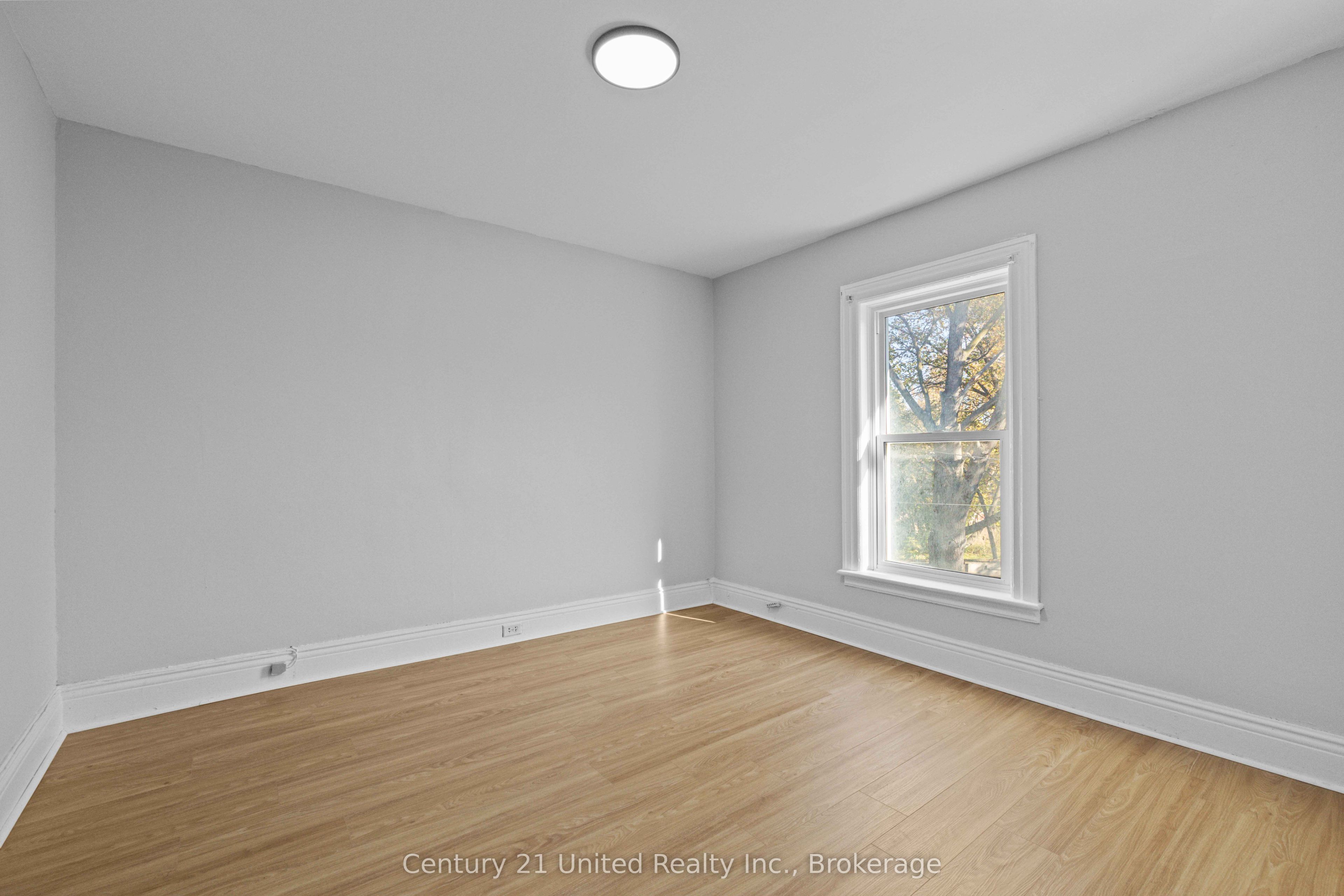 436 George Street S Property Photo 20