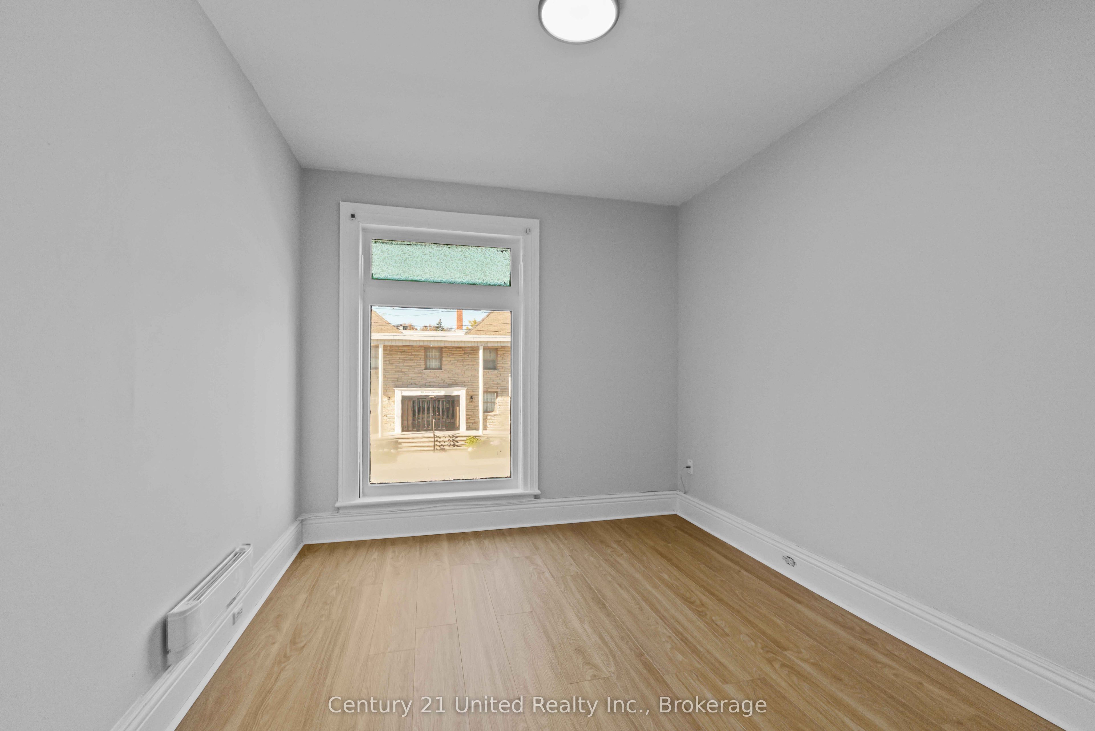 436 George Street S Property Photo 22