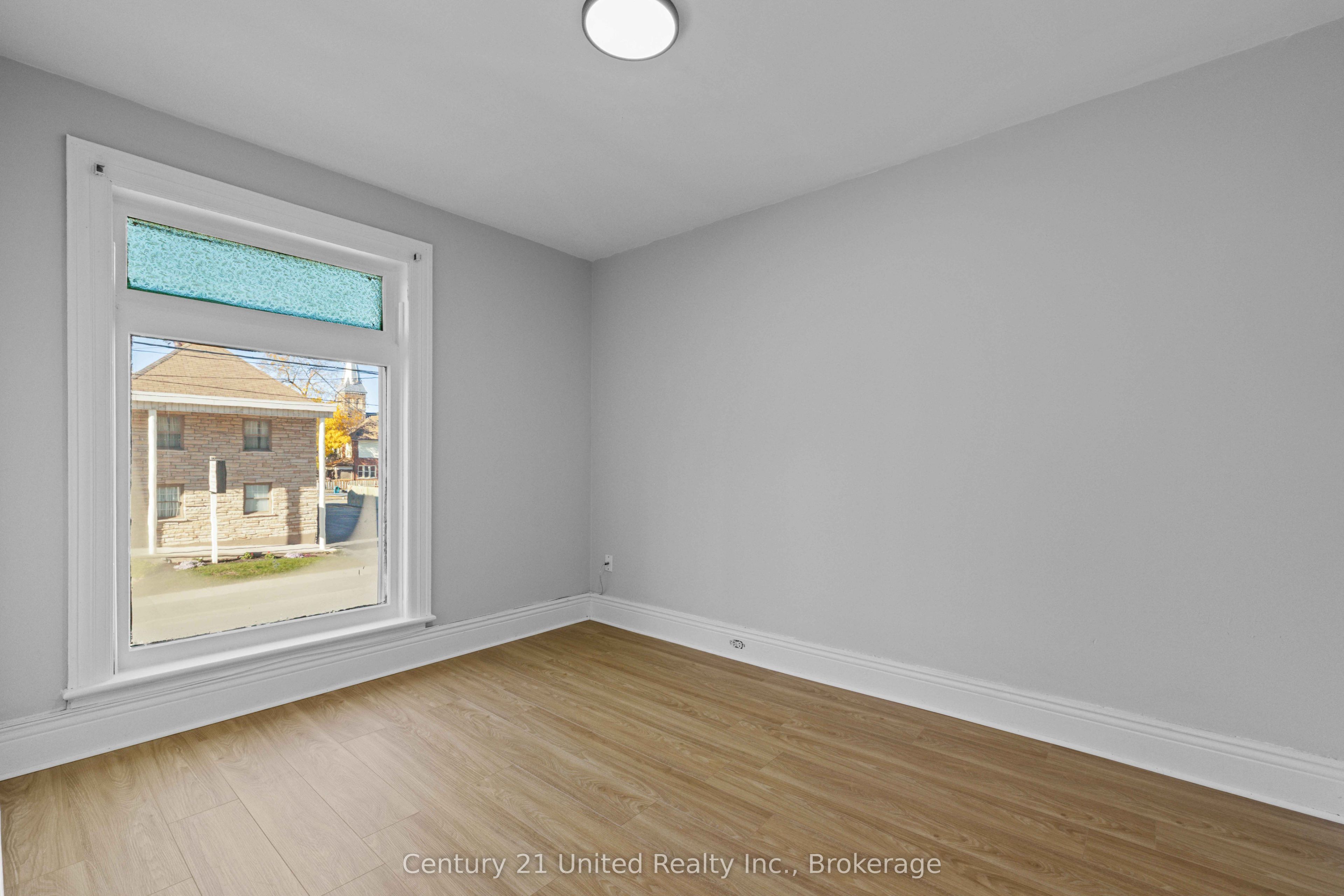436 George Street S Property Photo 23
