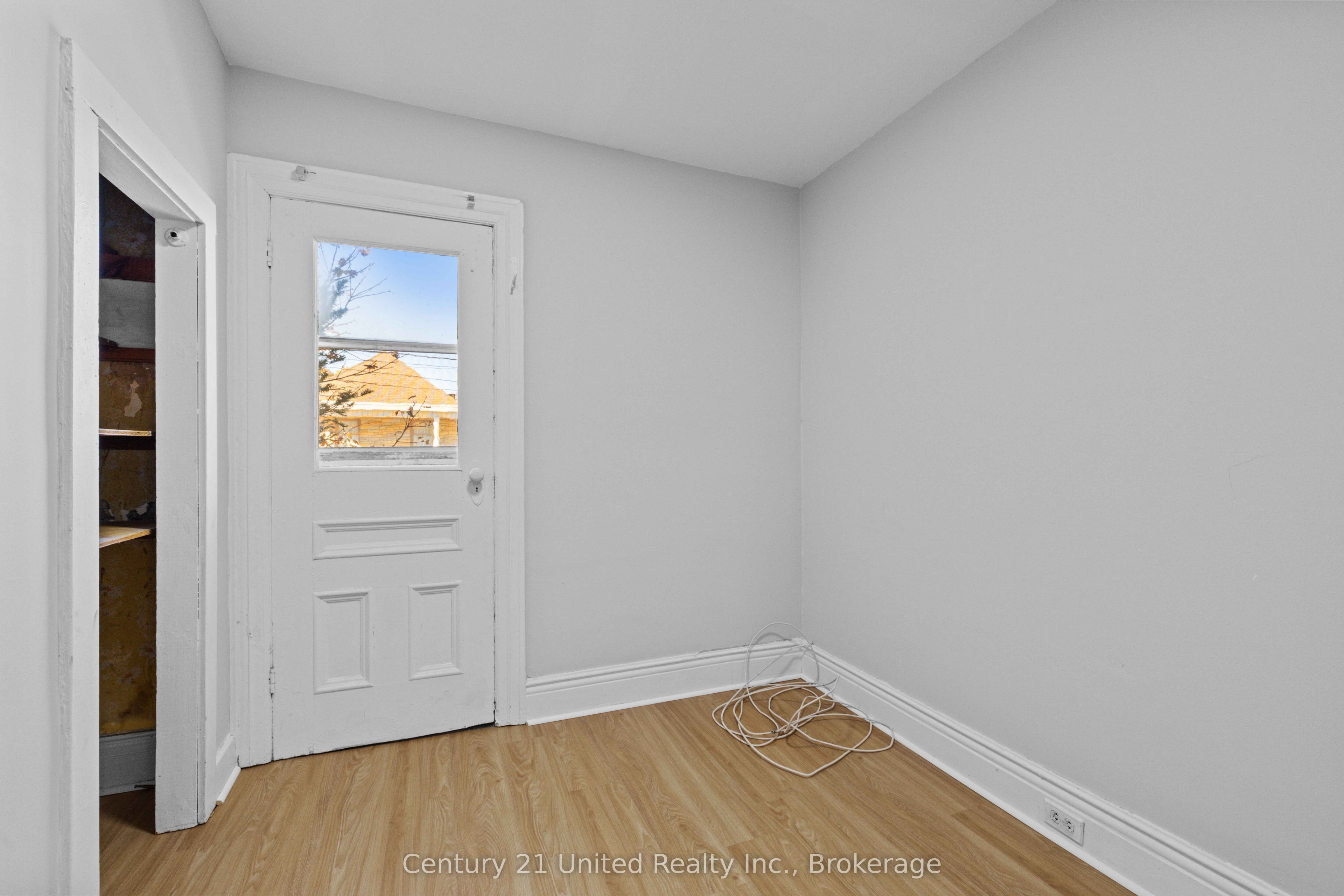 436 George Street S Property Photo 24