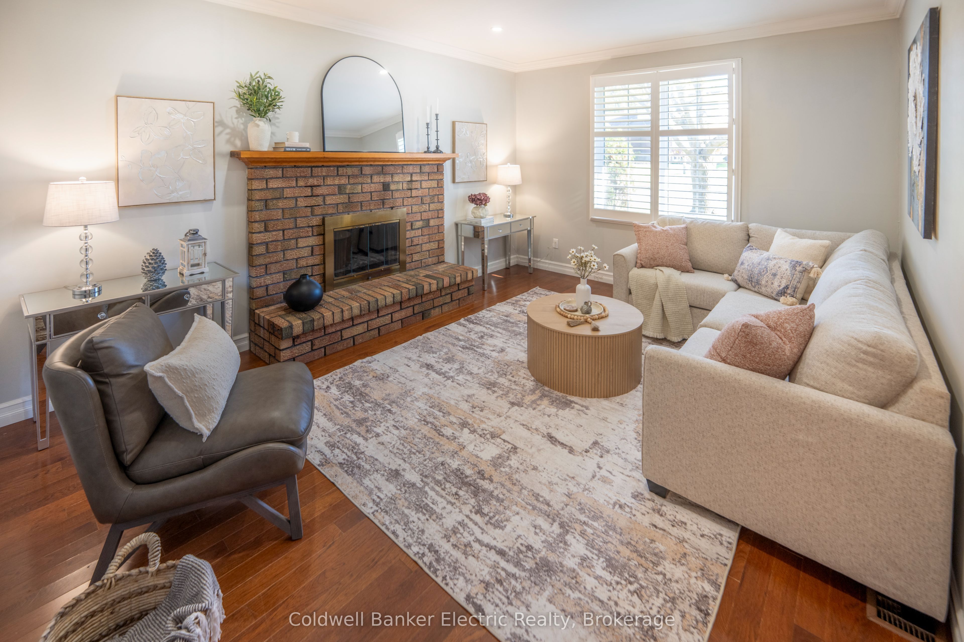 958 Smithside Court Property Photo 4