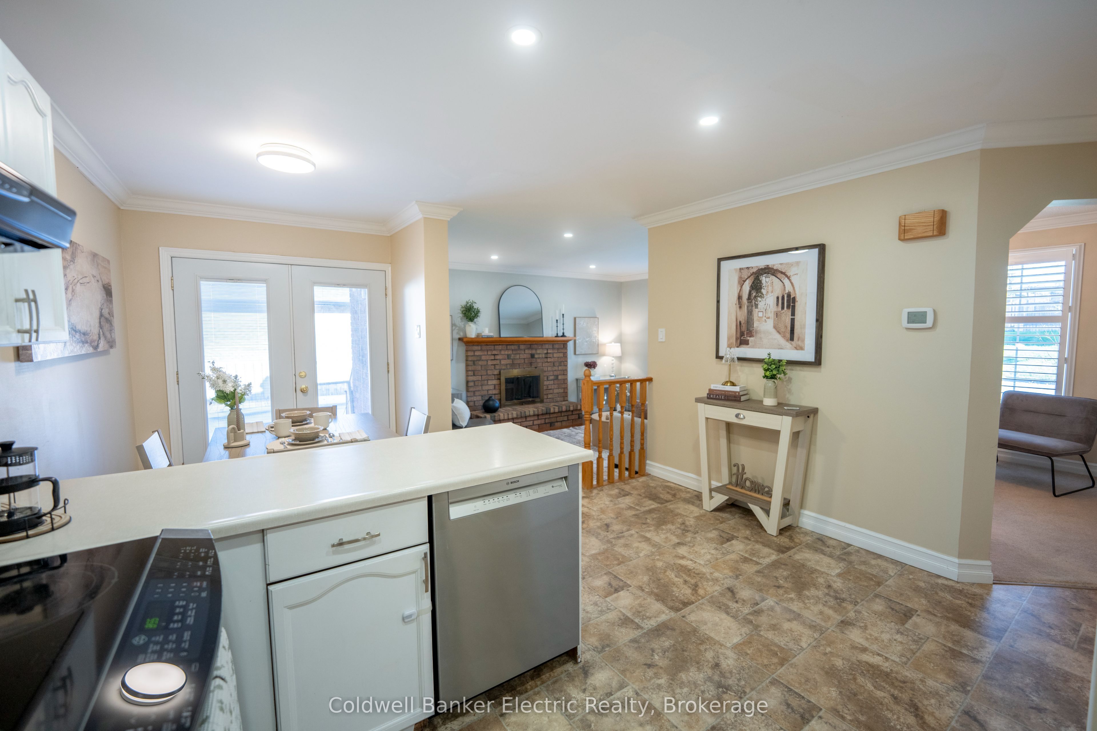 958 Smithside Court Property Photo 6
