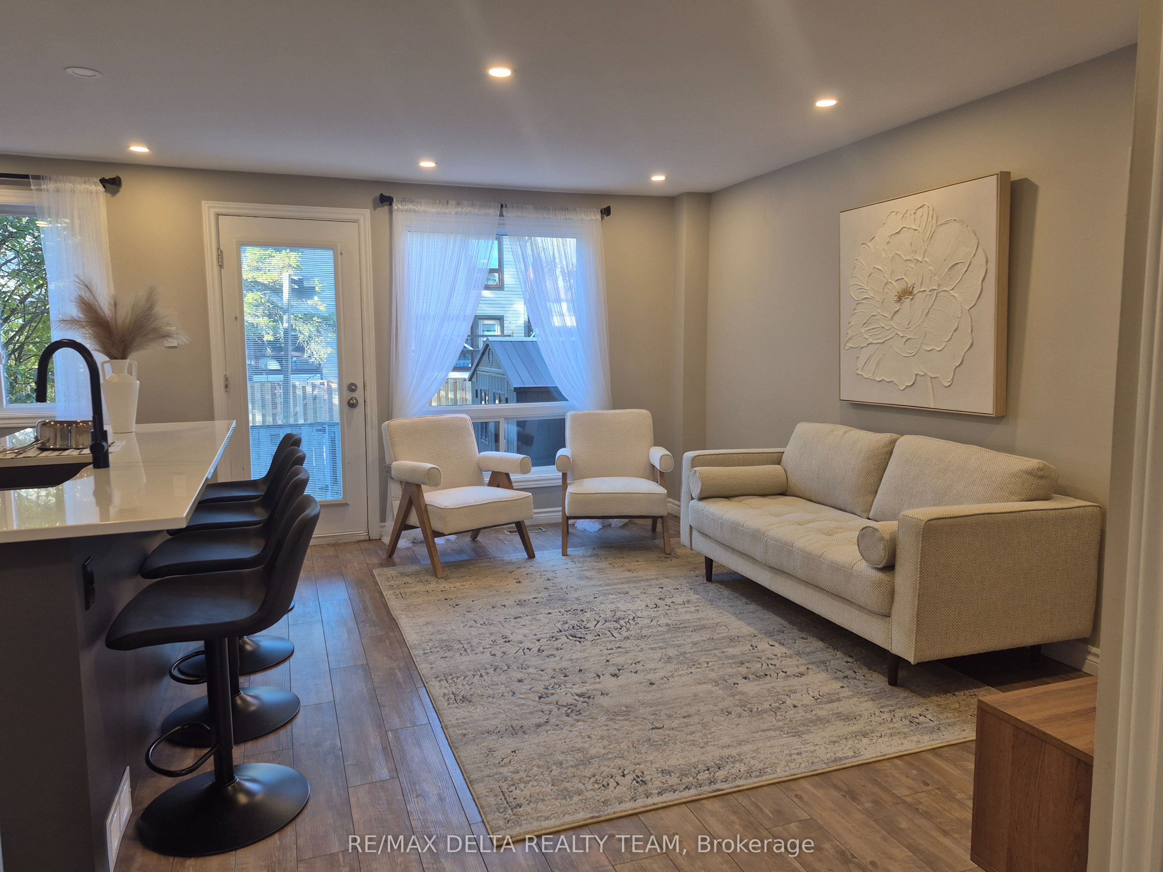 6917 Bilberry Drive Property Photo 4