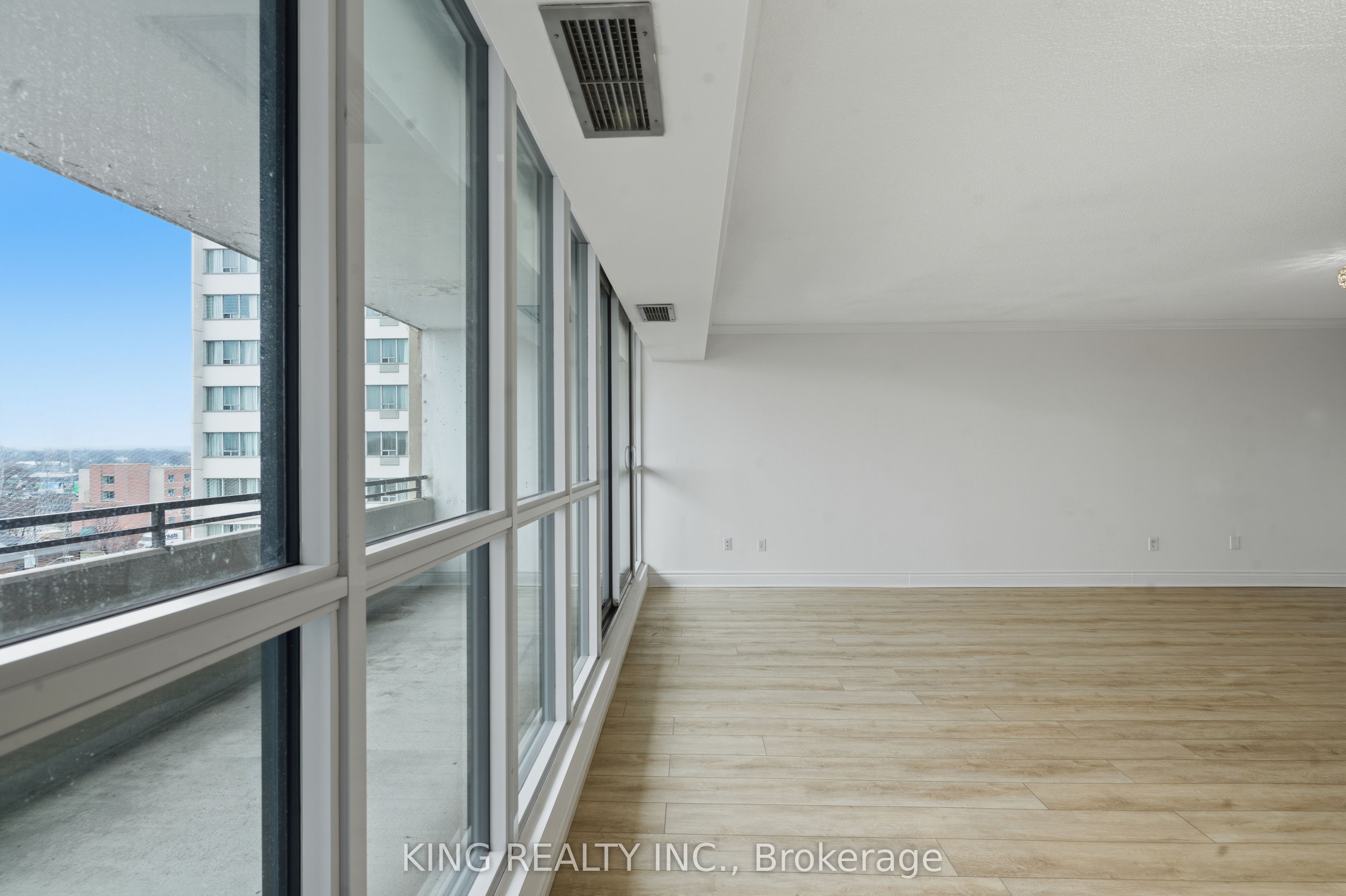 389 Dundas Street 701 Property Photo 11