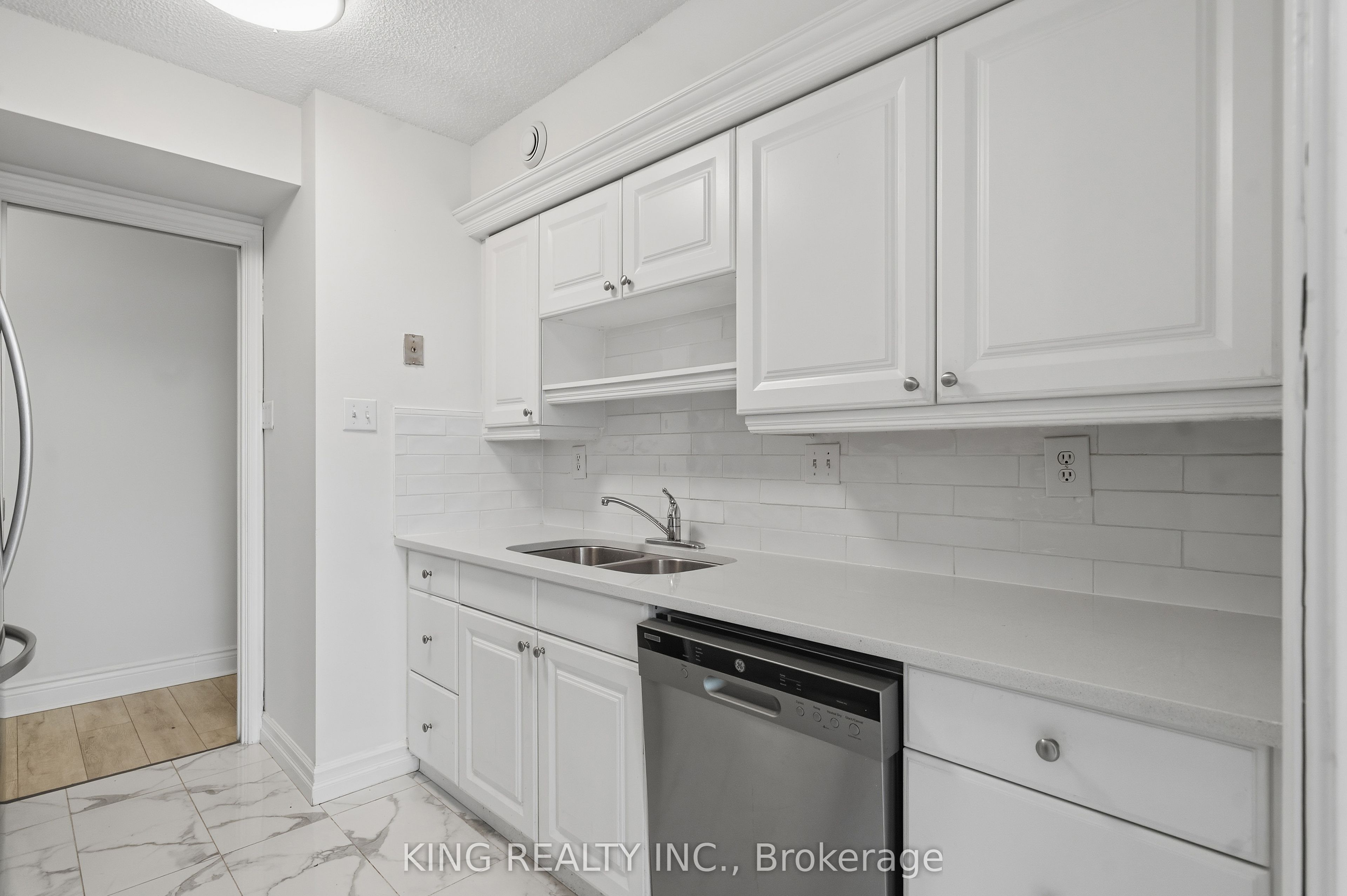 389 Dundas Street 701 Property Photo 17