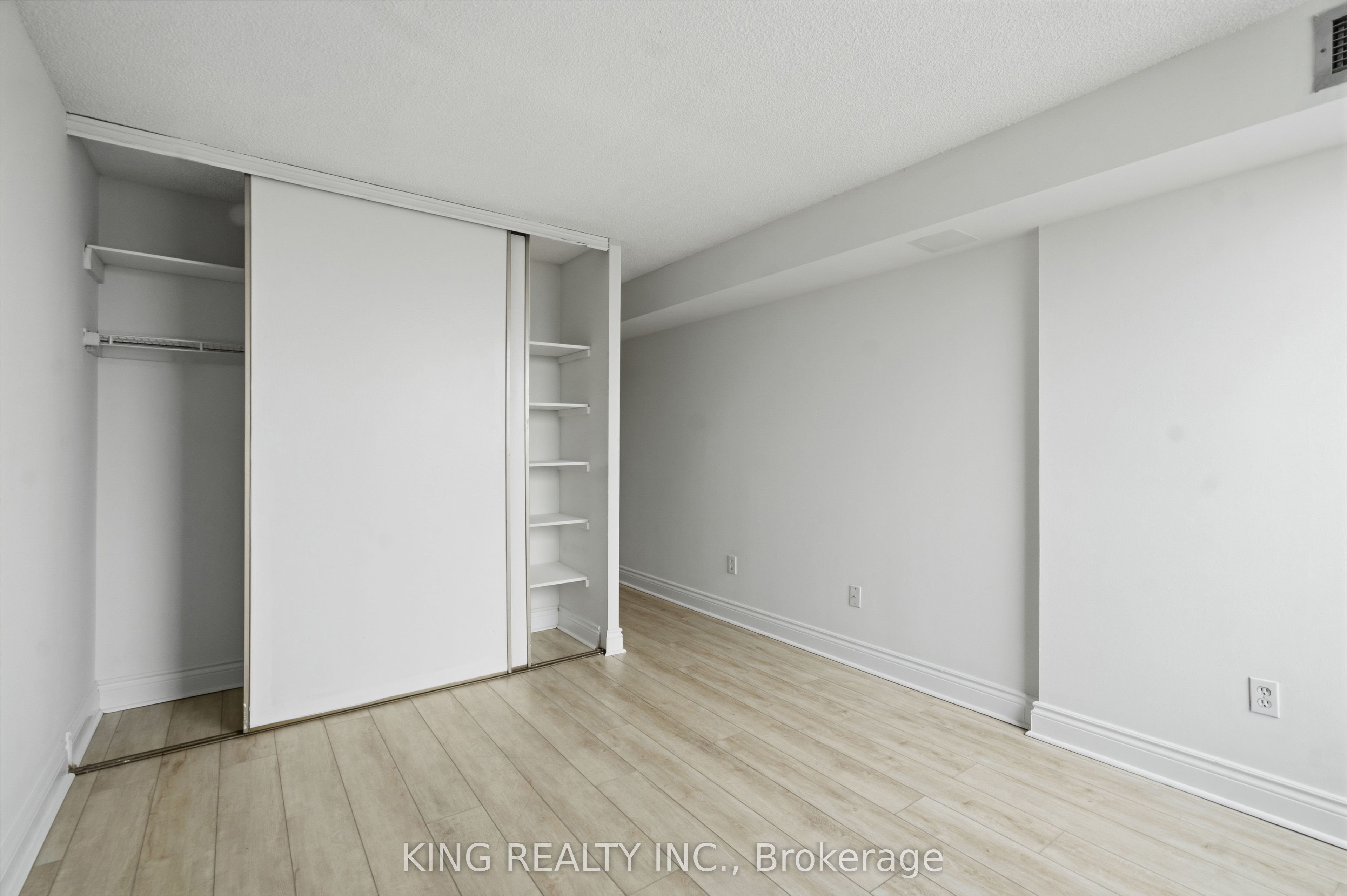 389 Dundas Street 701 Property Photo 24