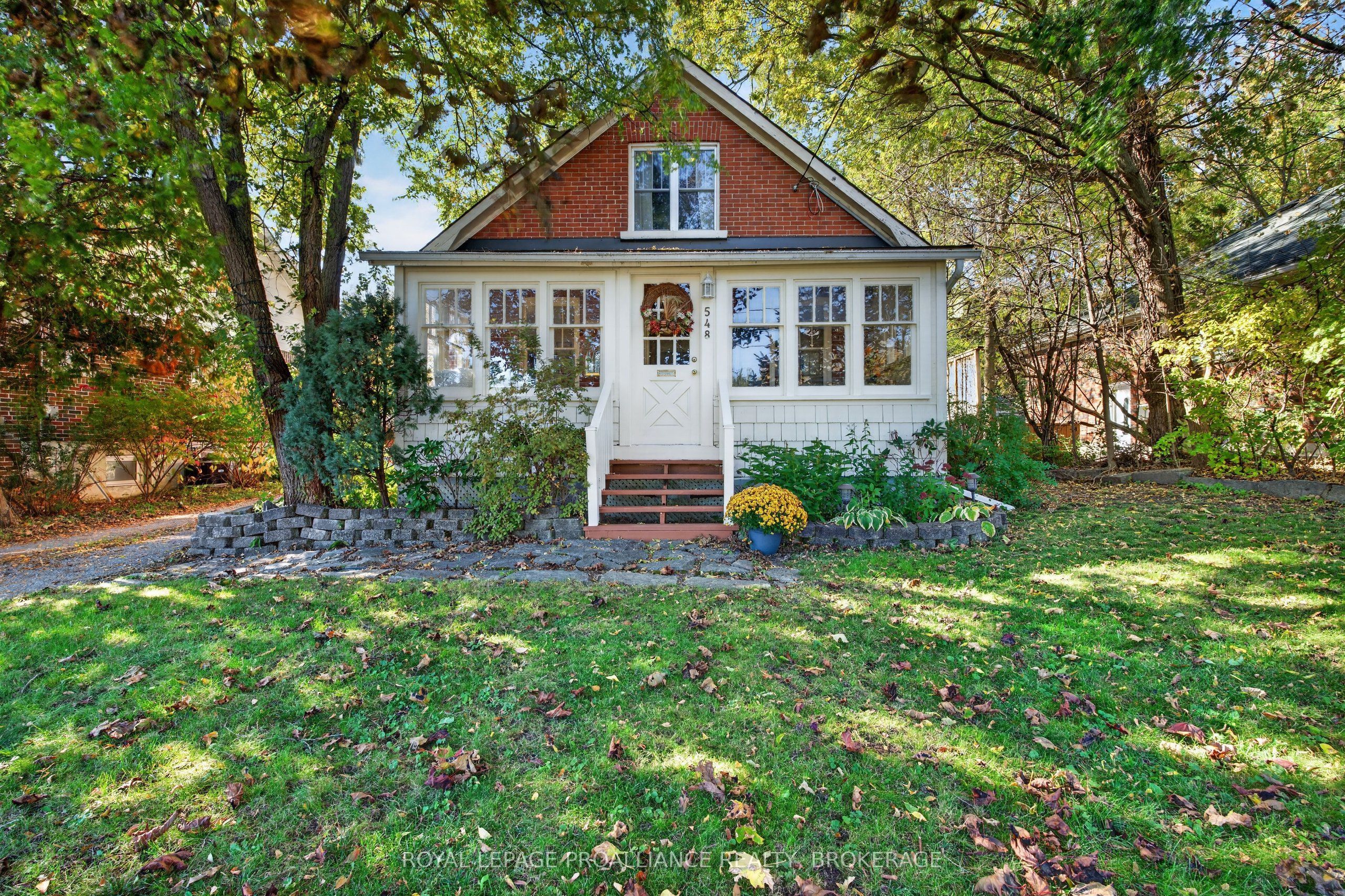548 Division Street Property Photo 2